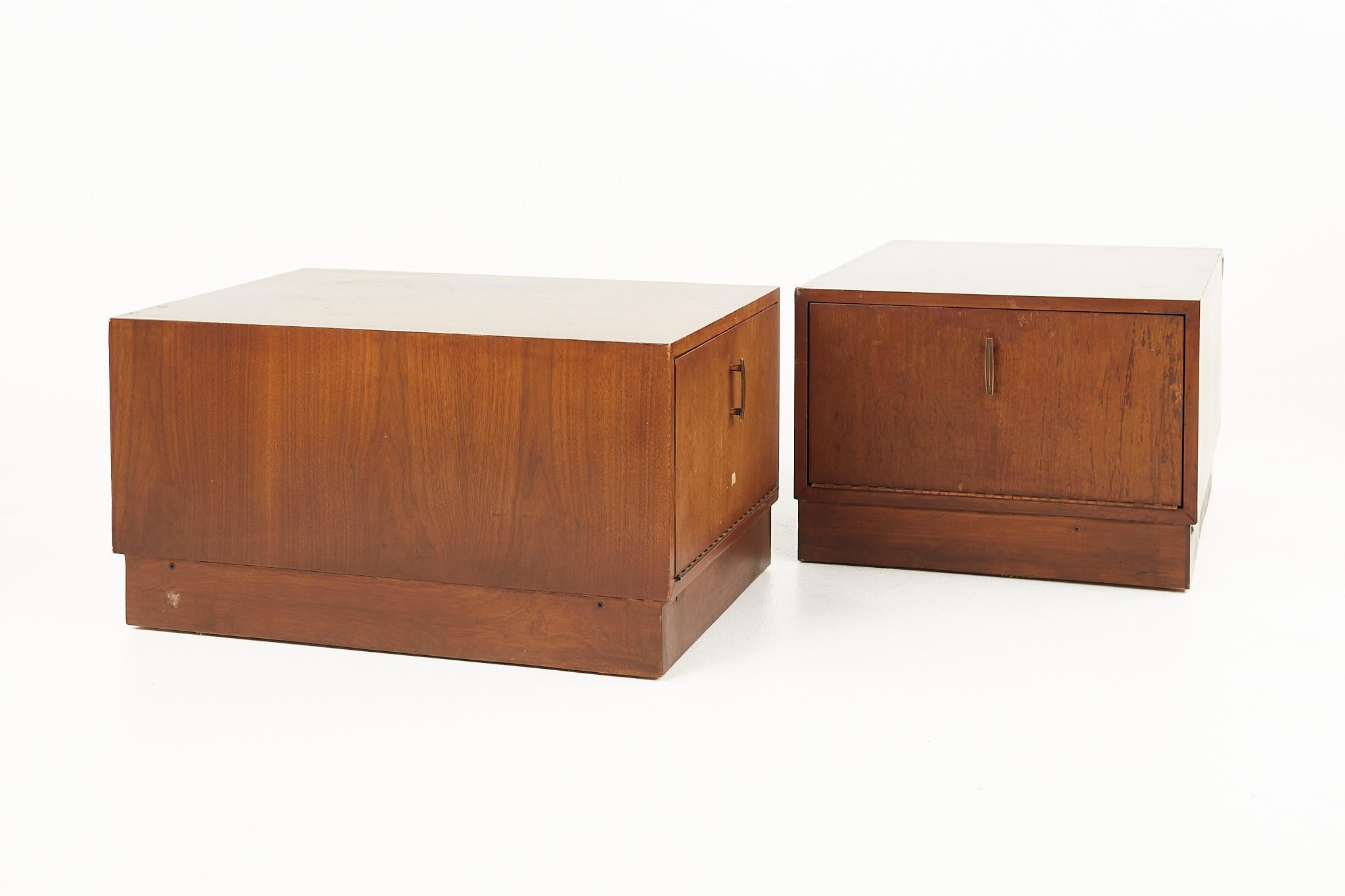Adrian Pearsall for craft associates mid century walnut side tables - pair

Each table measures: 22 wide x 29.25 deep x 16 inches high

All pieces of furniture can be had in what we call restored vintage condition. That means the piece is