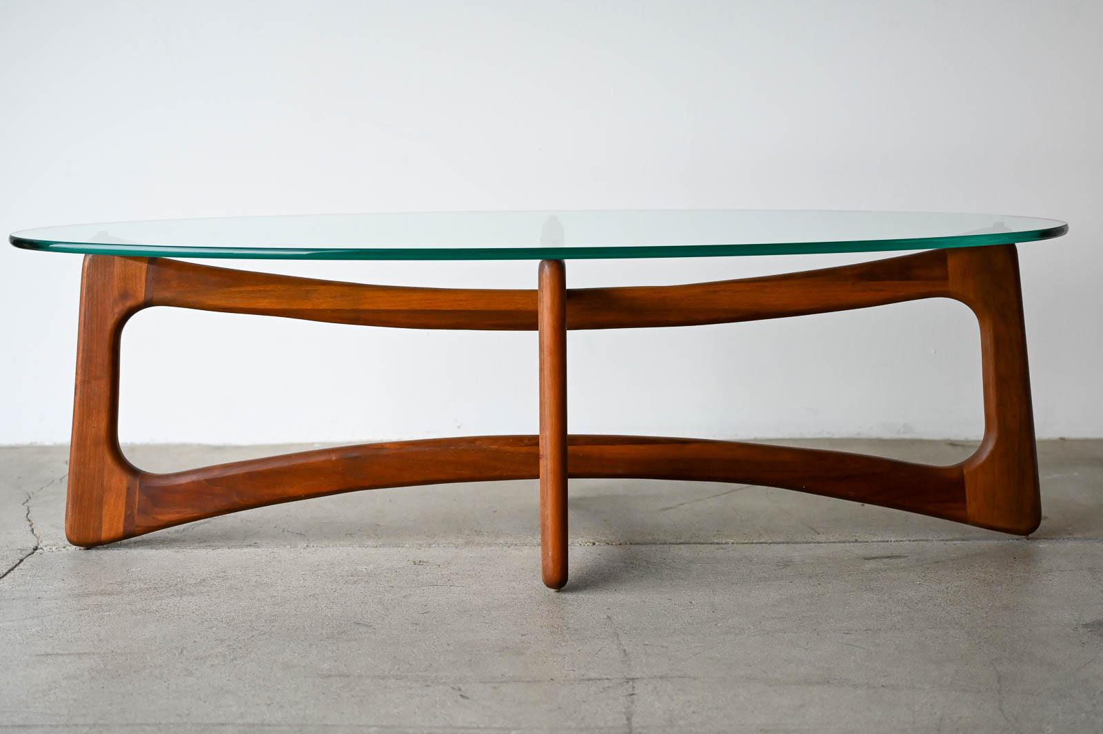 Adrian Pearsall for Craft Associates Oval Bowtie Walnut Coffee Table, ca. 1960 In Good Condition In Costa Mesa, CA
