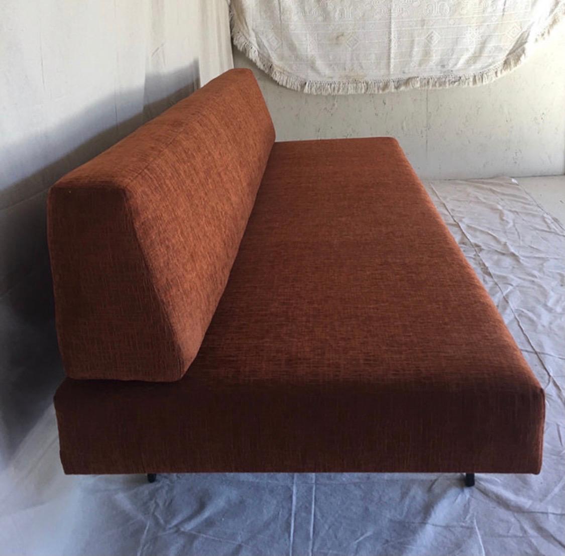Adrian Pearsall for Craft Associates Restored Daybed Sofa Model 102-L, 1950s In Good Condition In West Hartford, CT