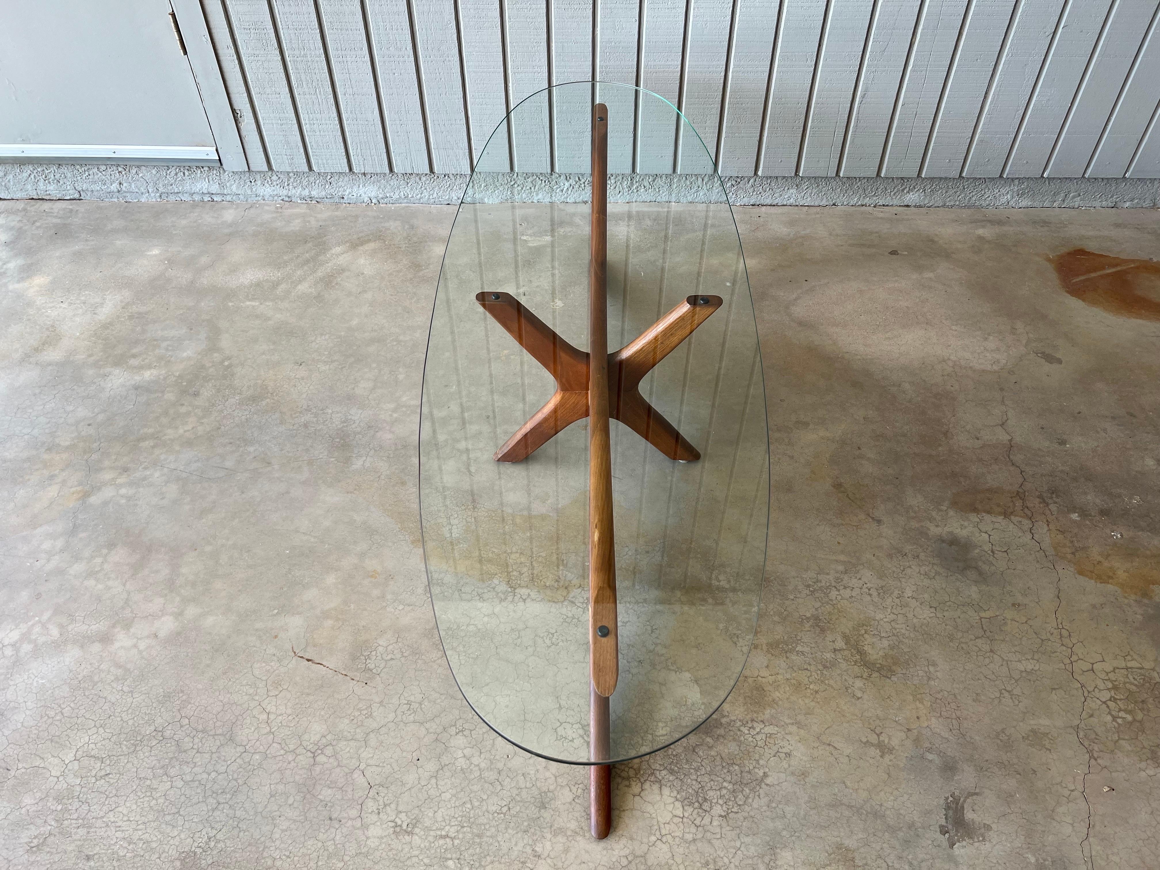 Adrian Pearsall für Craft Associates, skulpturaler Couchtisch aus Nussbaum und Glas im Angebot 4