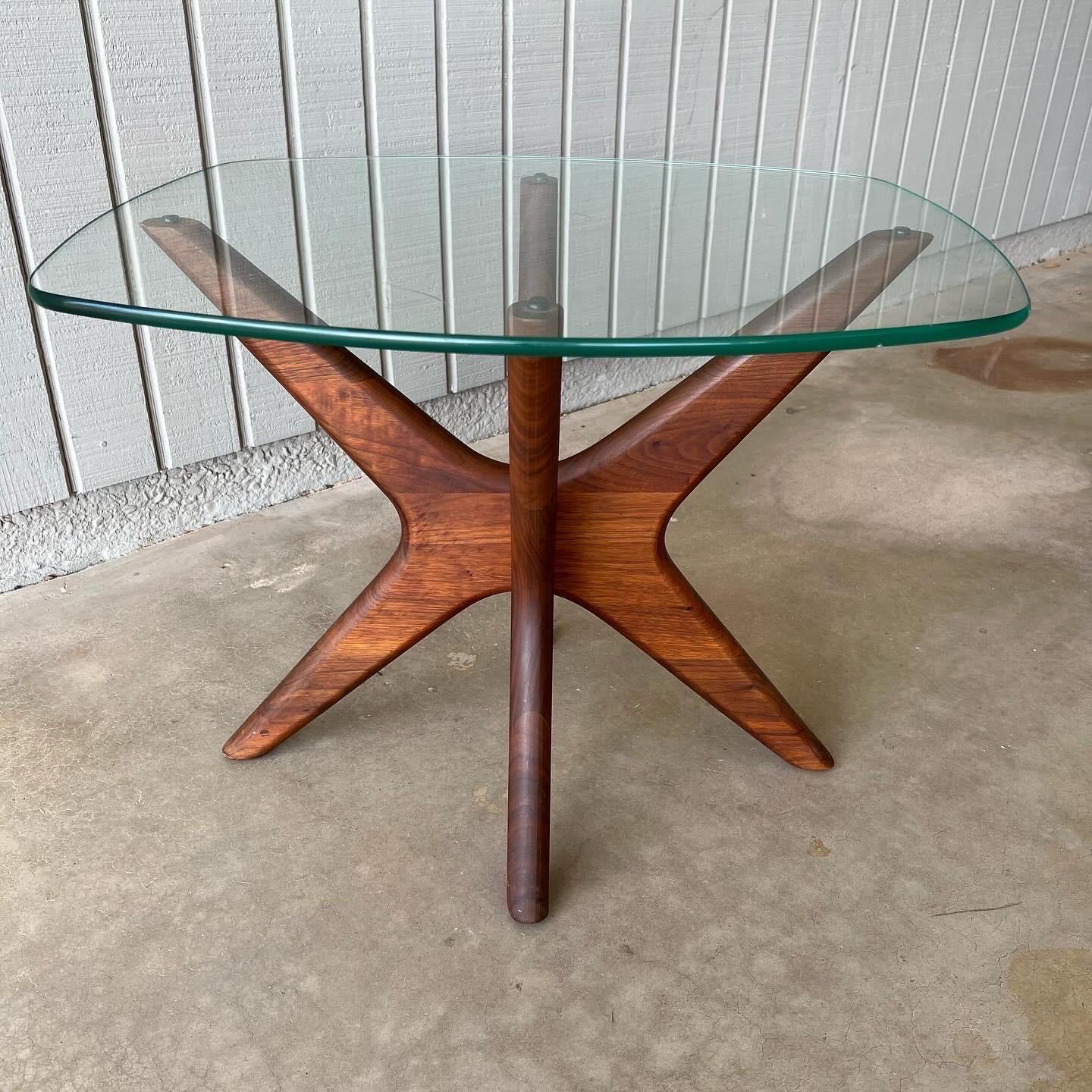 Adrian Pearsall for Craft Associates “Jacks” or “Jax” sculptural walnut and glass end or side table, model 1618-TE, 1960s, PA, USA. A vintage mid century modern classic. The original glass top is in great vintage condition with minimal surface