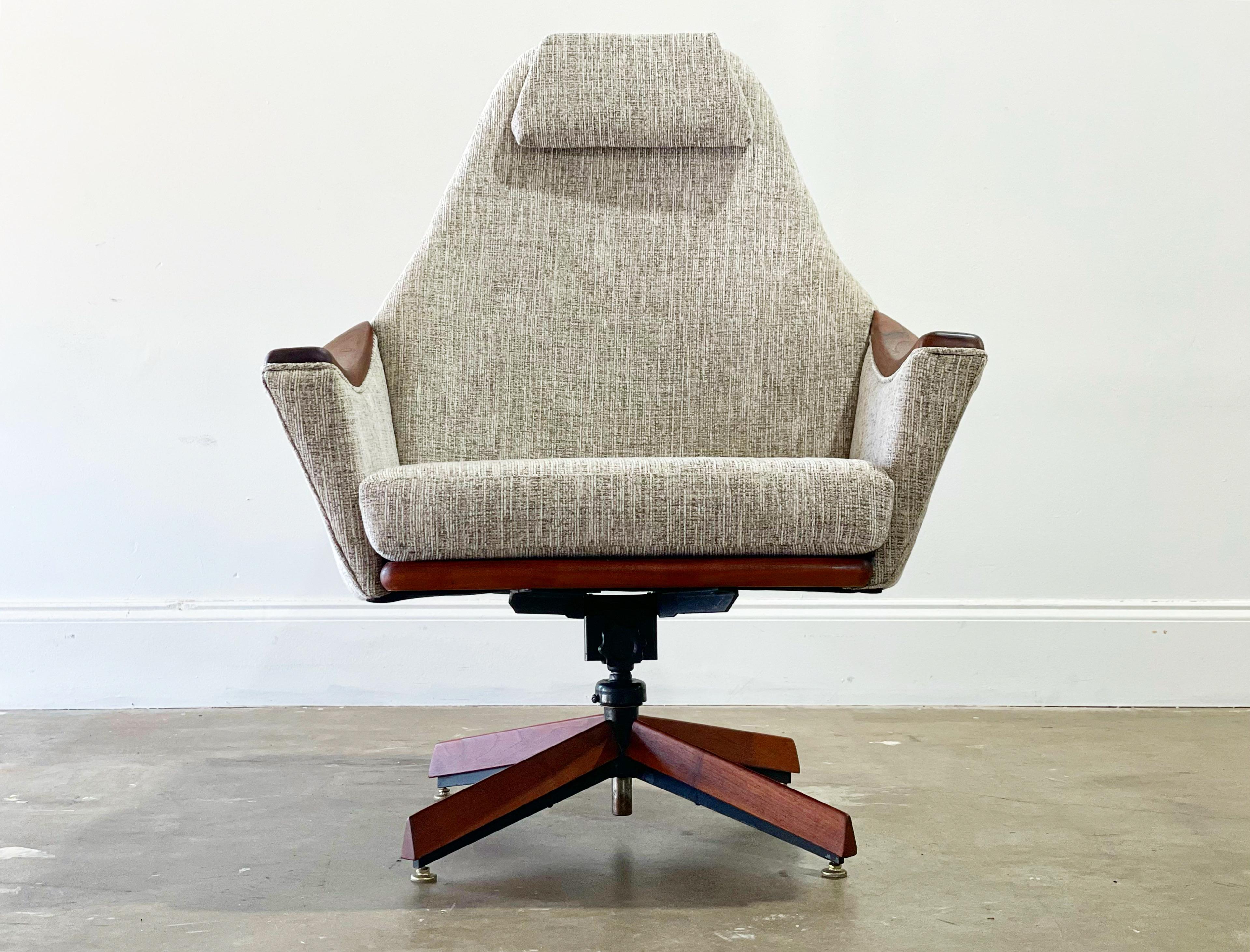 Mid-20th Century Adrian Pearsall for Craft Associates Swivel Lounge Chair, Fully Restored