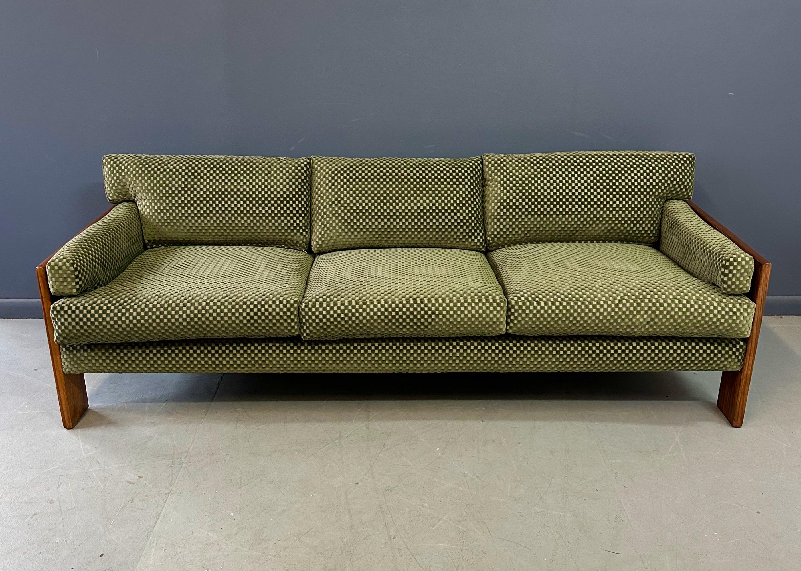 Adrian Pearsall für Craft Associates Sofa mit Nussbaumbesatz, Mid-Century im Angebot 3