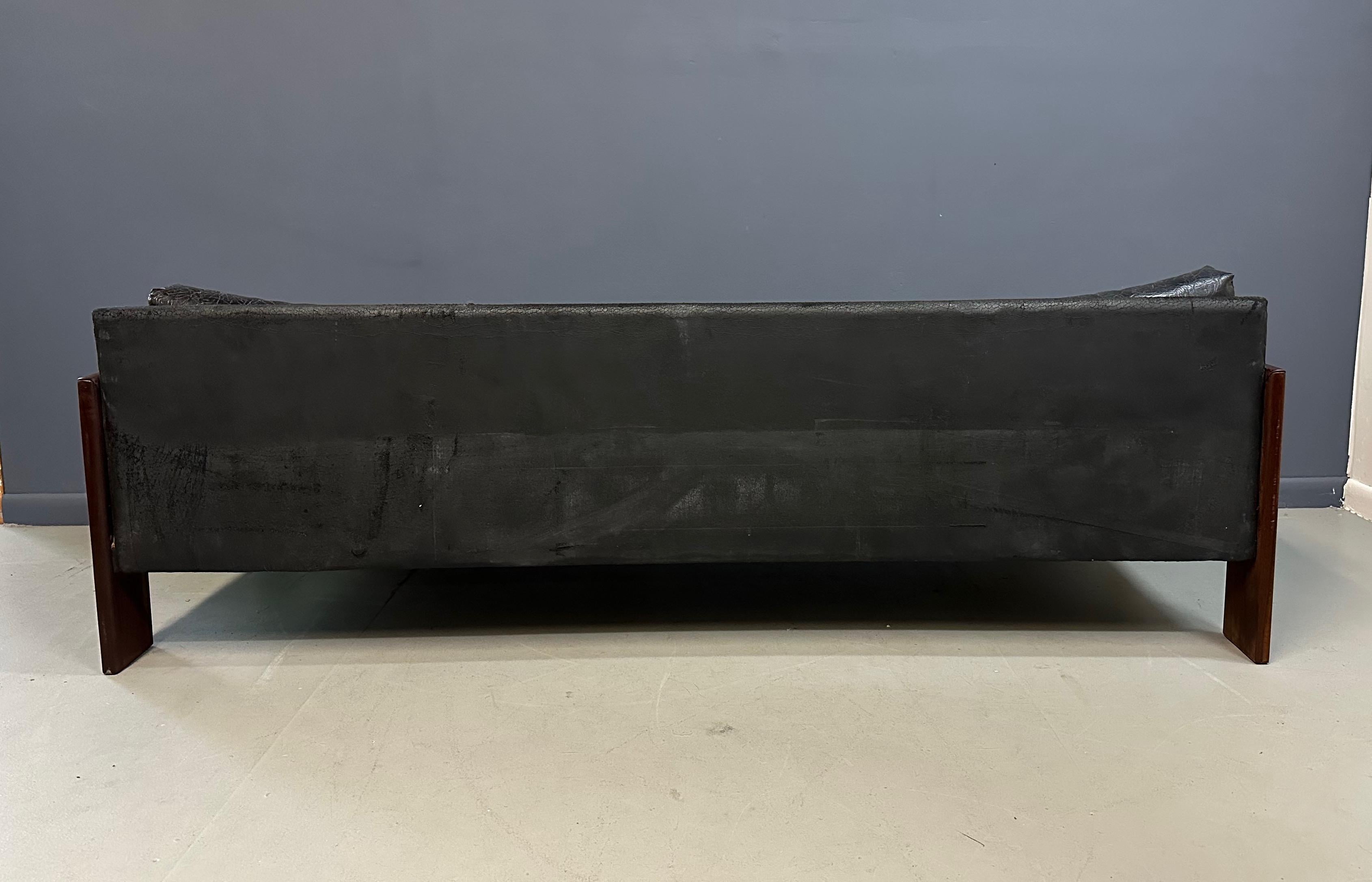 Nordamericano Adrian Pearsall for Craft Associates Walnut Trimmed Sofa Mid Century in vendita