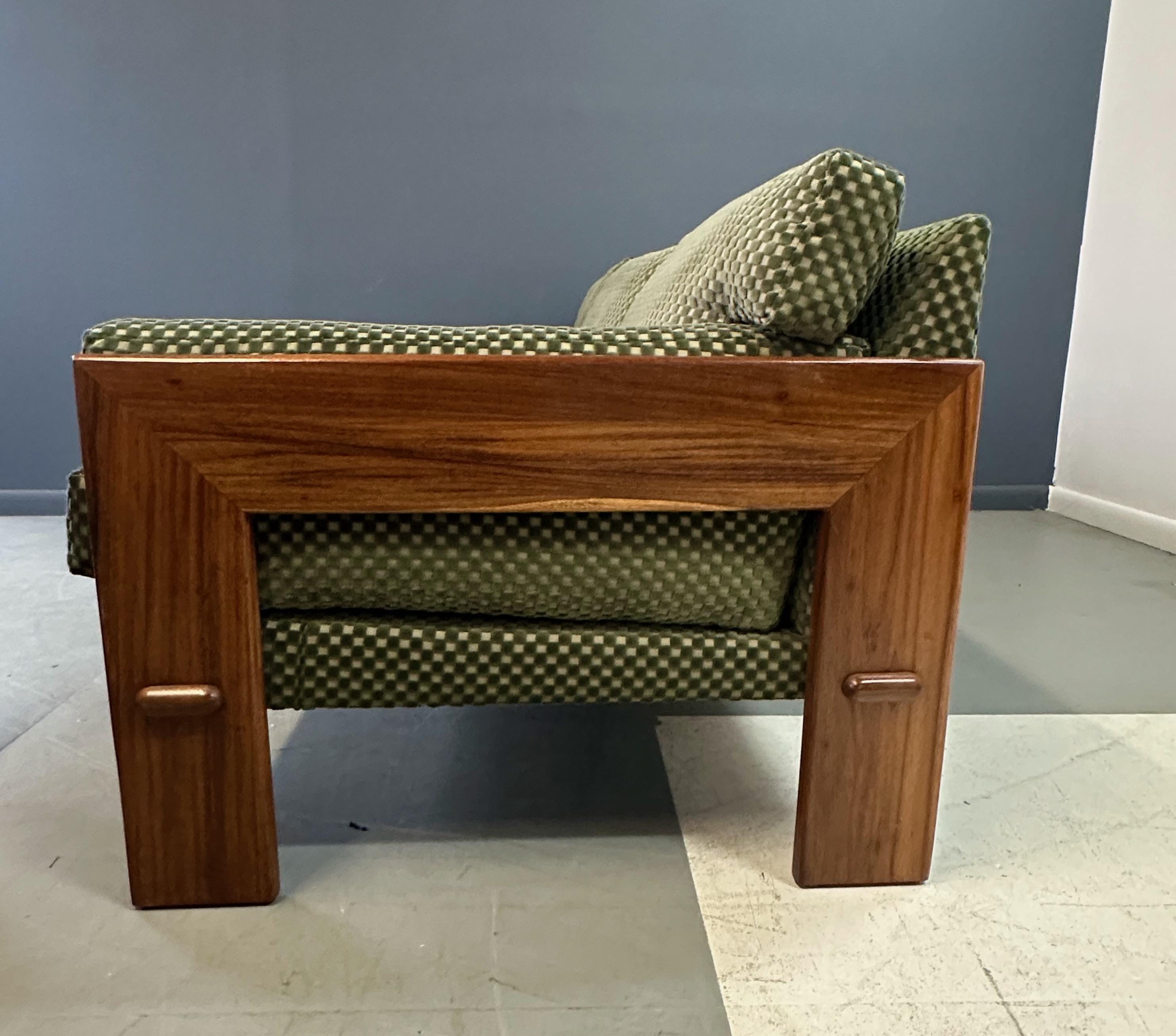 Adrian Pearsall für Craft Associates Sofa mit Nussbaumbesatz, Mid-Century im Angebot 2