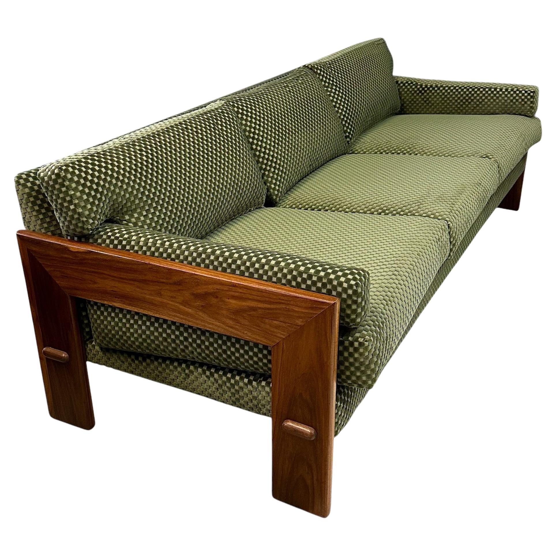 Adrian Pearsall für Craft Associates Sofa mit Nussbaumbesatz, Mid-Century im Angebot