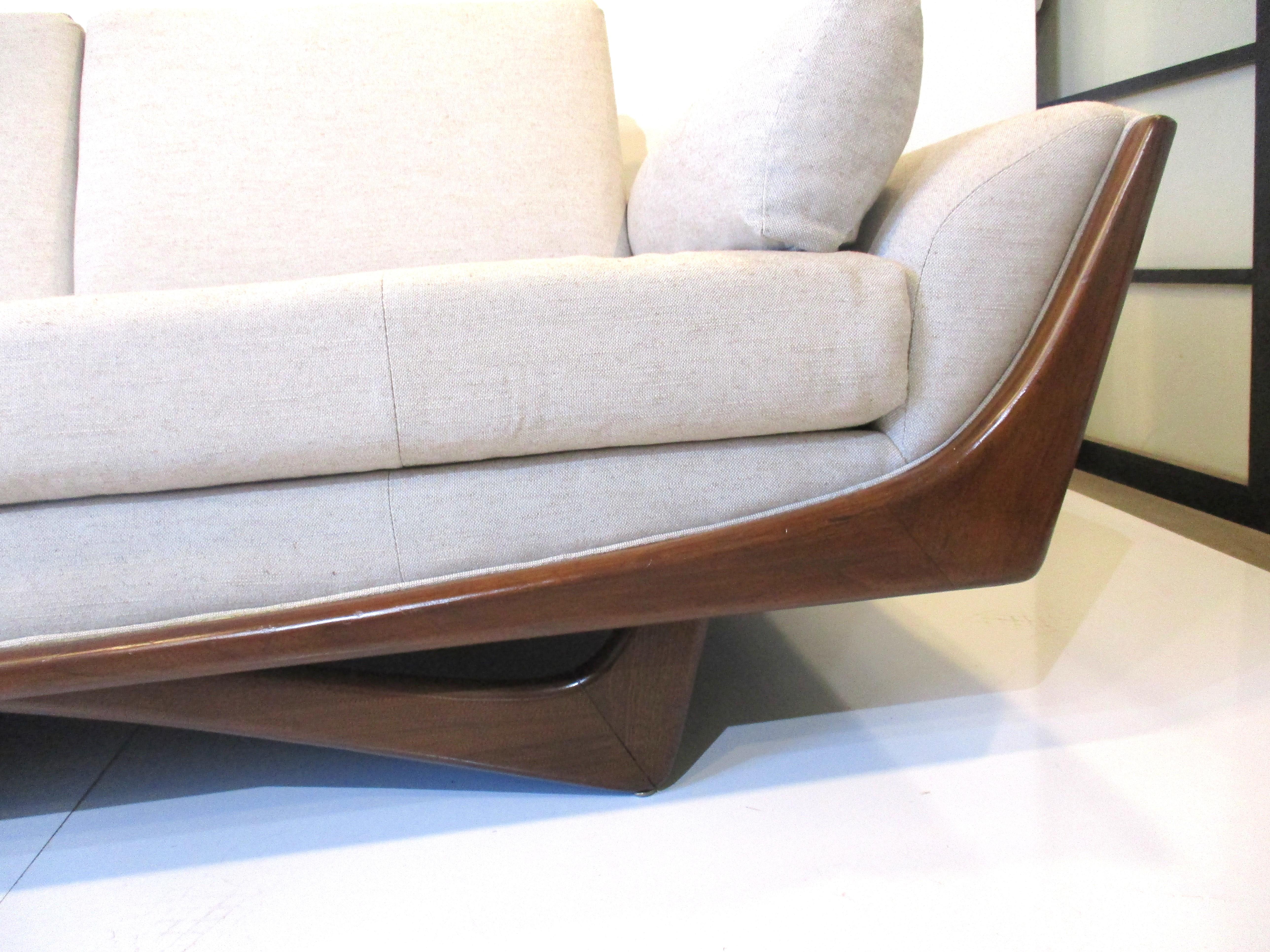Adrian Pearsall Gondola Mid Century Sofa for Craft Associates  In Good Condition In Cincinnati, OH