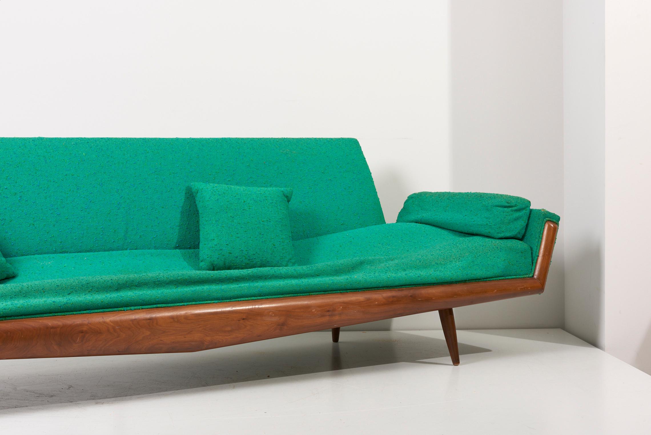 Adrian Pearsall Grünes Gondola-Sofa für Craft Associates, USA, 1960er Jahre im Zustand „Starke Gebrauchsspuren“ im Angebot in Berlin, DE
