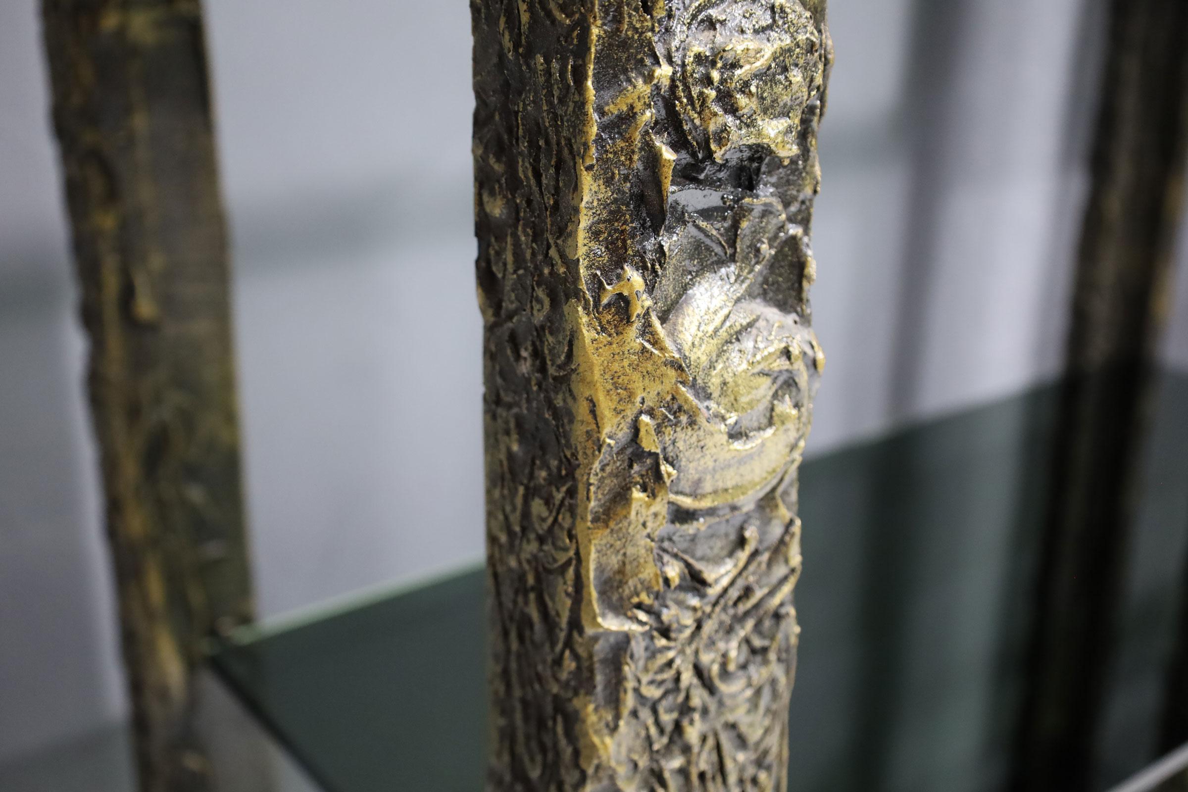 Estantería Brutalista 
