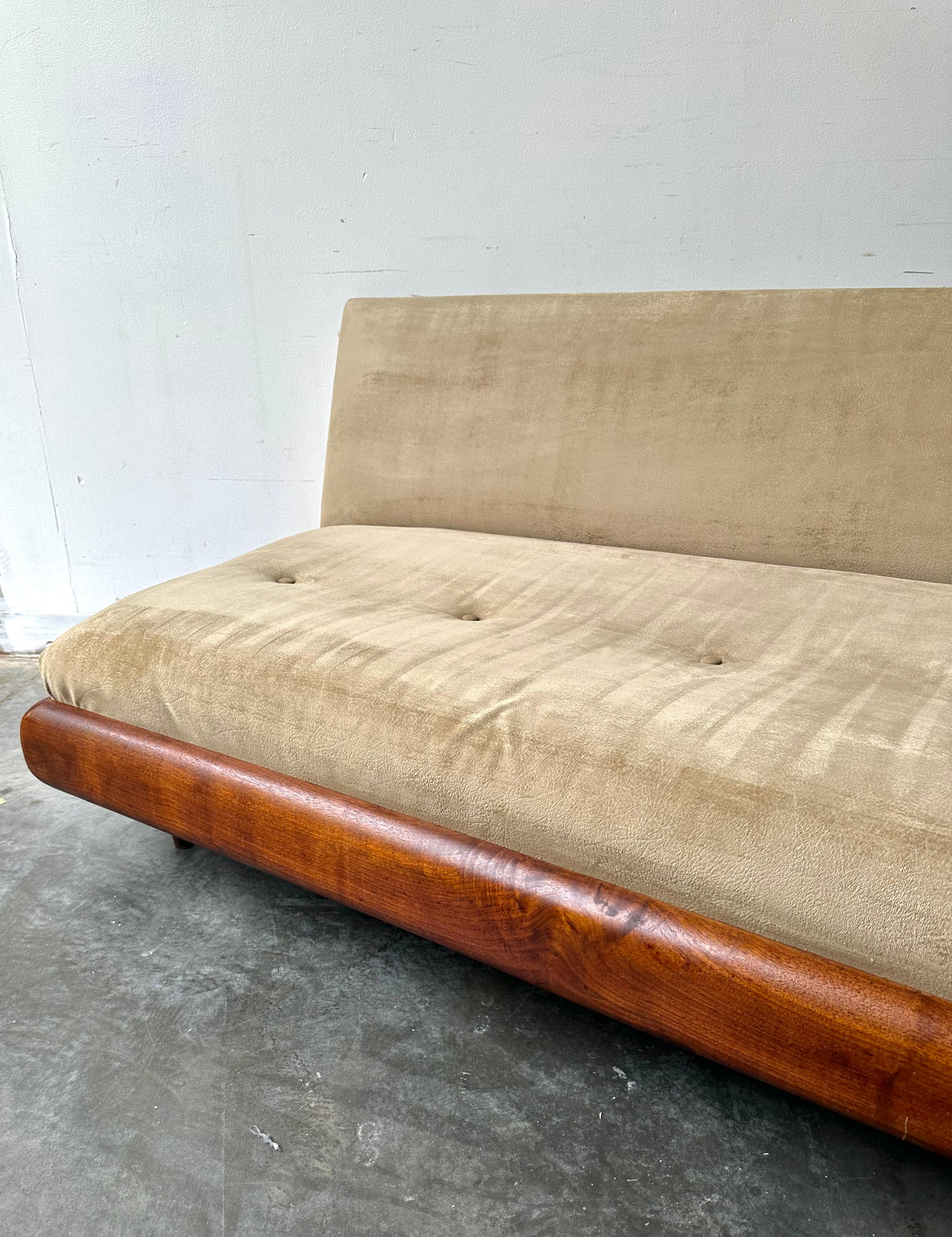 Adrian Pearsall Grand Boomerang 1600-7 Sofa 

Phenomenal Vintage 1960s Mid-Century Modern Adrian Pearsall for Craft Associates 