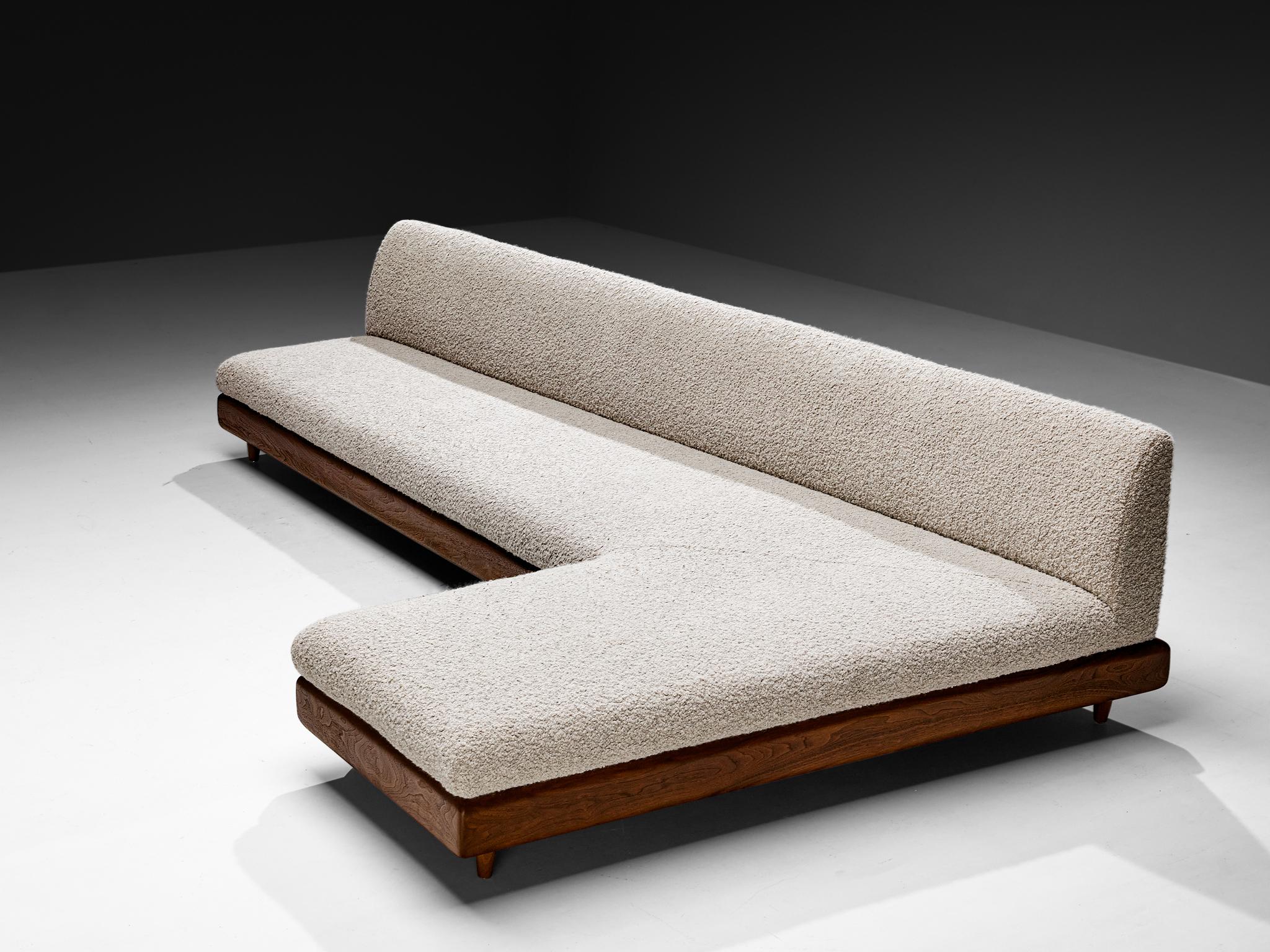 Adrian Pearsall für Craft Associates, 'Boomerang'-Sofa, Modell '1600-S', Pierre Frey 'Louison'-Bouclé, Nussbaum, Vereinigte Staaten, 1960er Jahre

Dieses außergewöhnliche, von Adrian Pearsall entworfene Boomerang-Sofa zeichnet sich durch eine