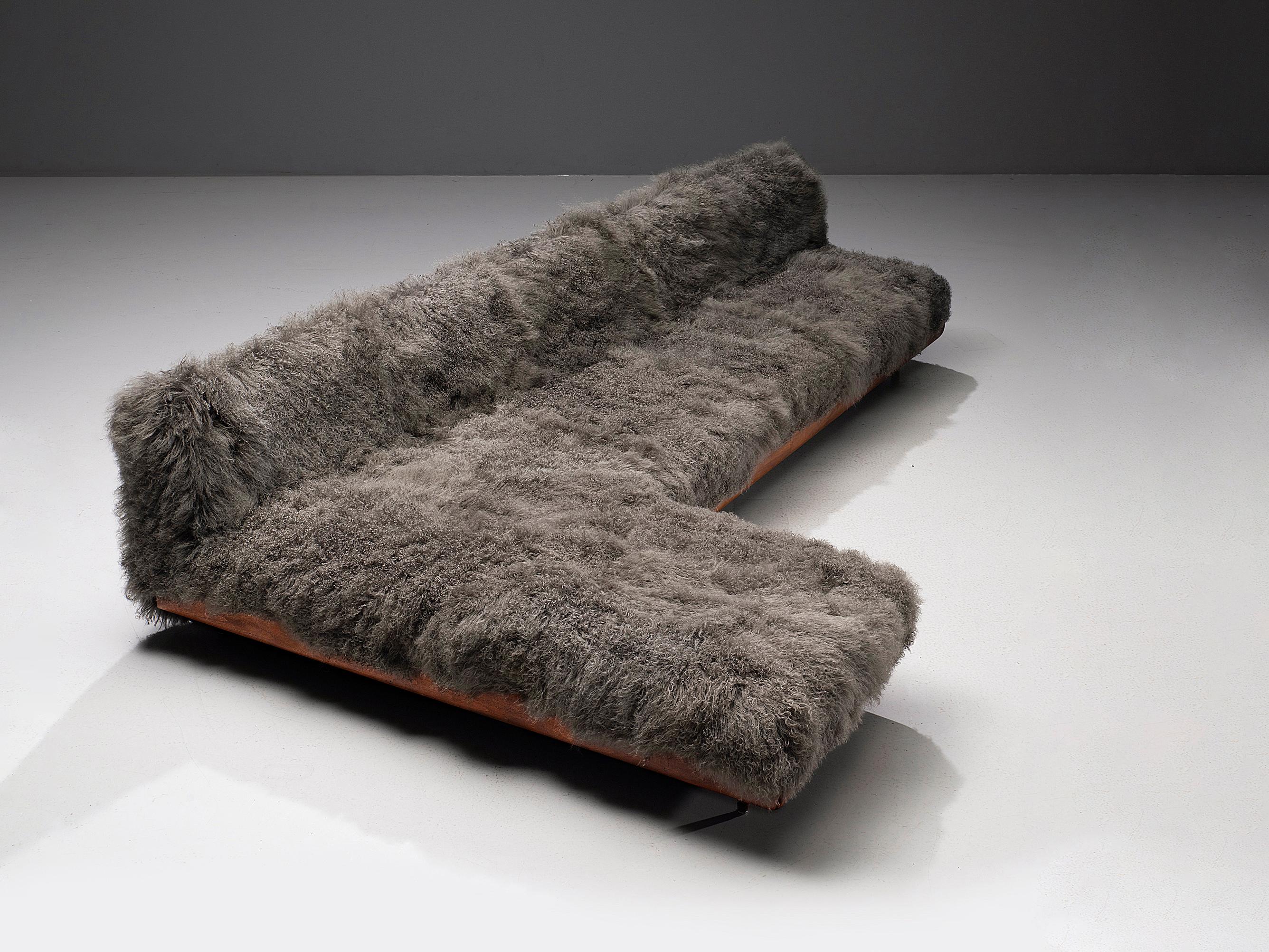 Adrian Pearsall for Craft Associates, 'Boomerang' sofa, model '1600-S', Tibetan wool, walnut, United States, 1960s

This boomerang sofa has a unique shape based on angular lines, creating a monumental and inviting look. The right-facing sofa is a