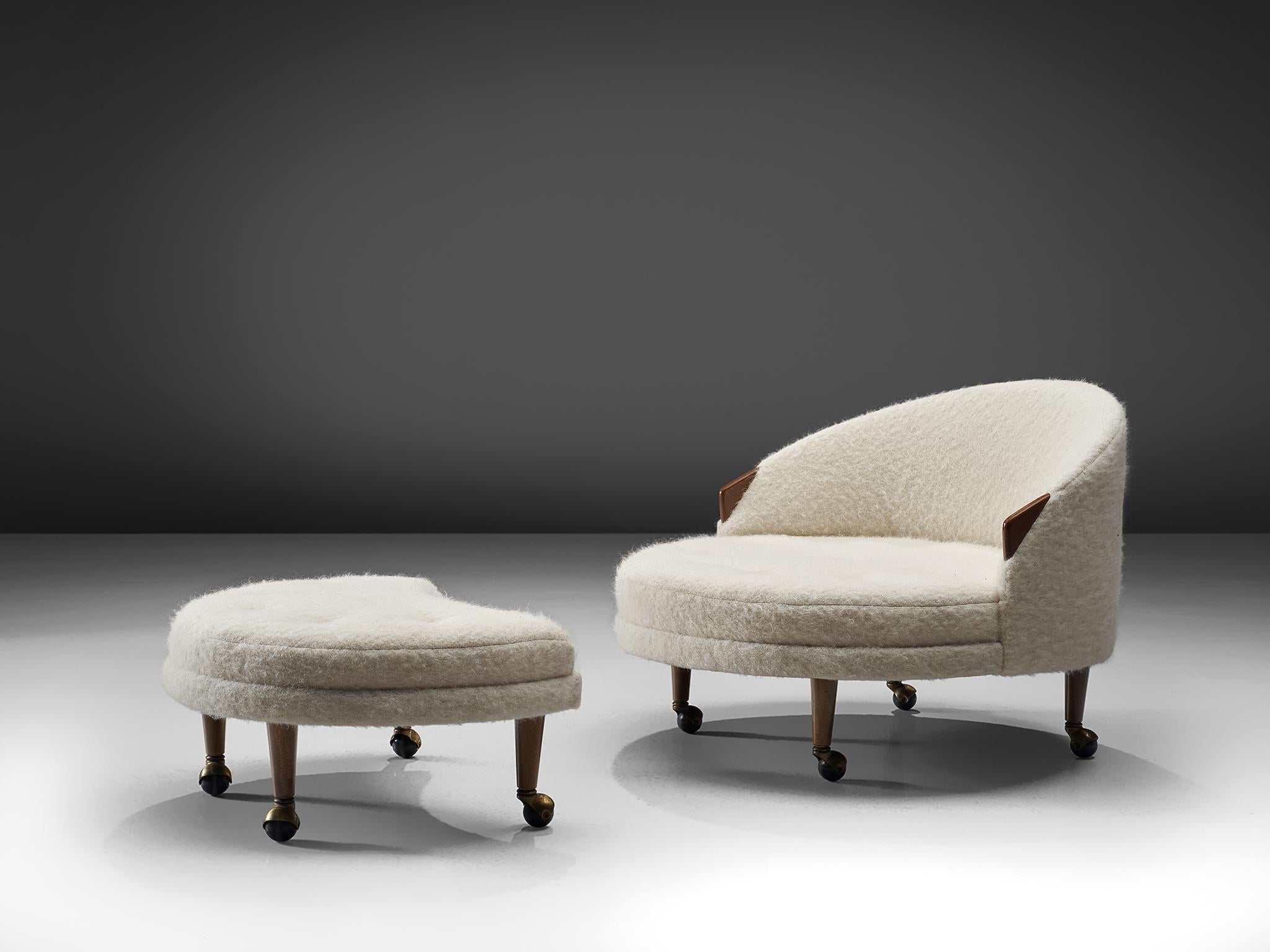 Adrian Pearsall für Craft Associates, Loungesessel mit Ottomane, Modell 1717-RC und 1841-O, Stoff von Pierre Frey, Nussbaum, Messing, Vereinigte Staaten, 1960er Jahre 

Das von Adrian Pearsall entworfene Havana-Set besteht aus einem Stuhl und einer
