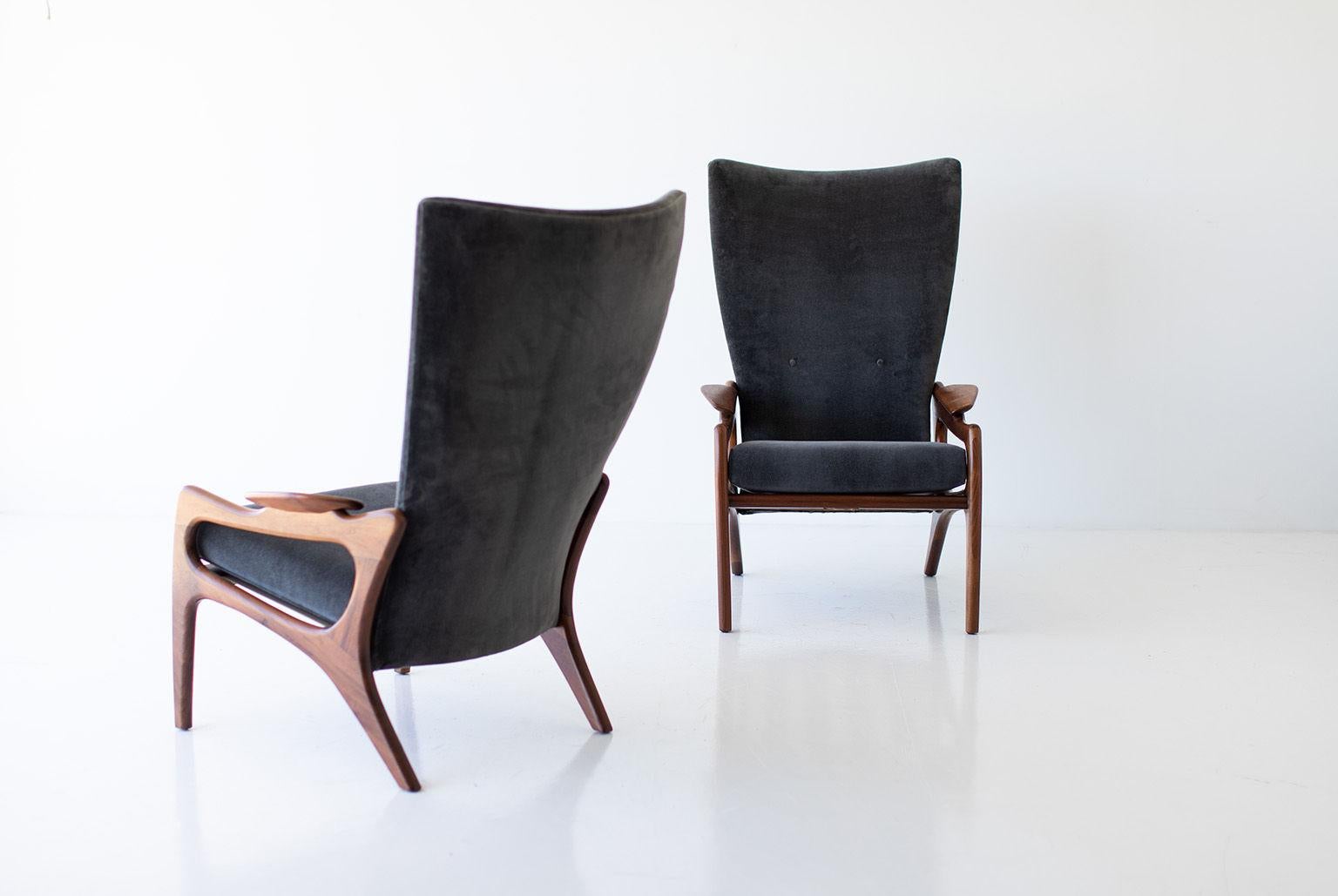 Designer: Adrian Pearsall.

Manufacturer: Craft Associates Inc.
Period or model: Mid-Century Modern.
Specs: Walnut, Velvet.

Condition:

These Adrian Pearsall high back lounge chairs for Craft Associates Inc. are in very good condition. The