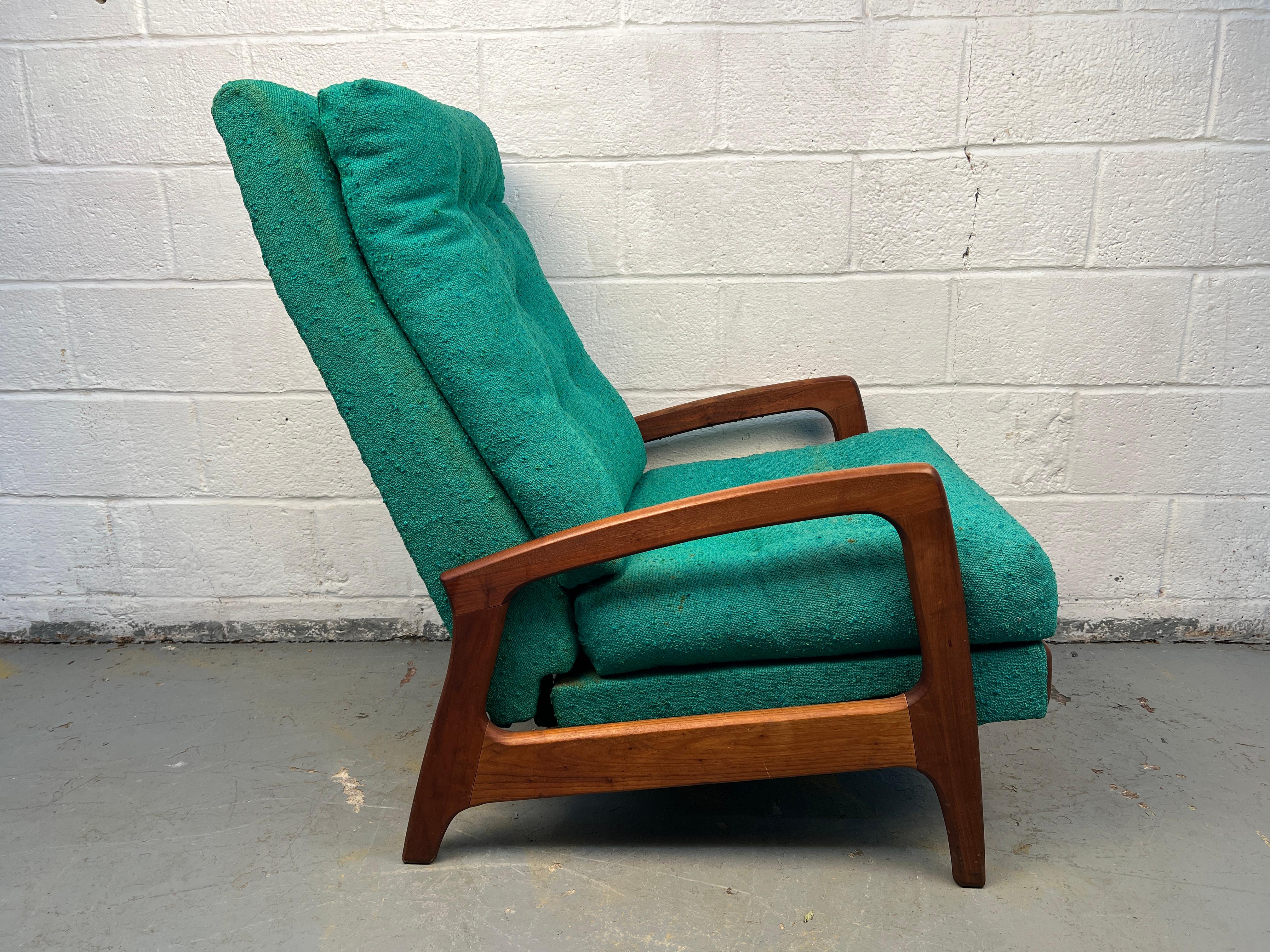 Noyer Adrian Pearsall Chaise longue à dossier haut en noyer en vente