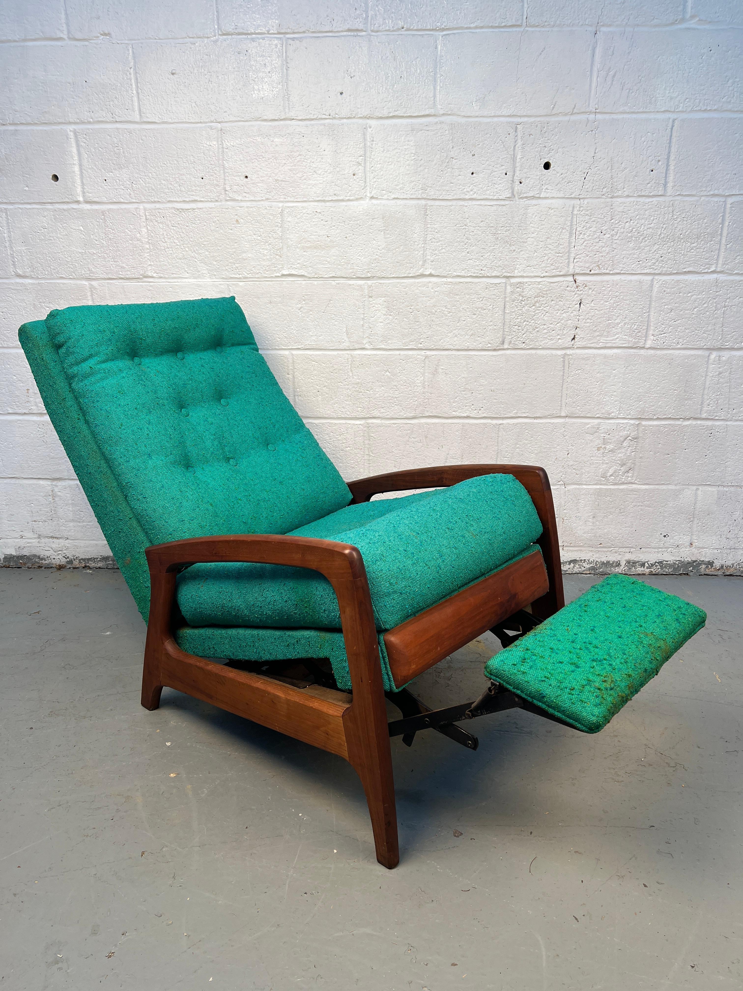 Adrian Pearsall Chaise longue à dossier haut en noyer en vente 2