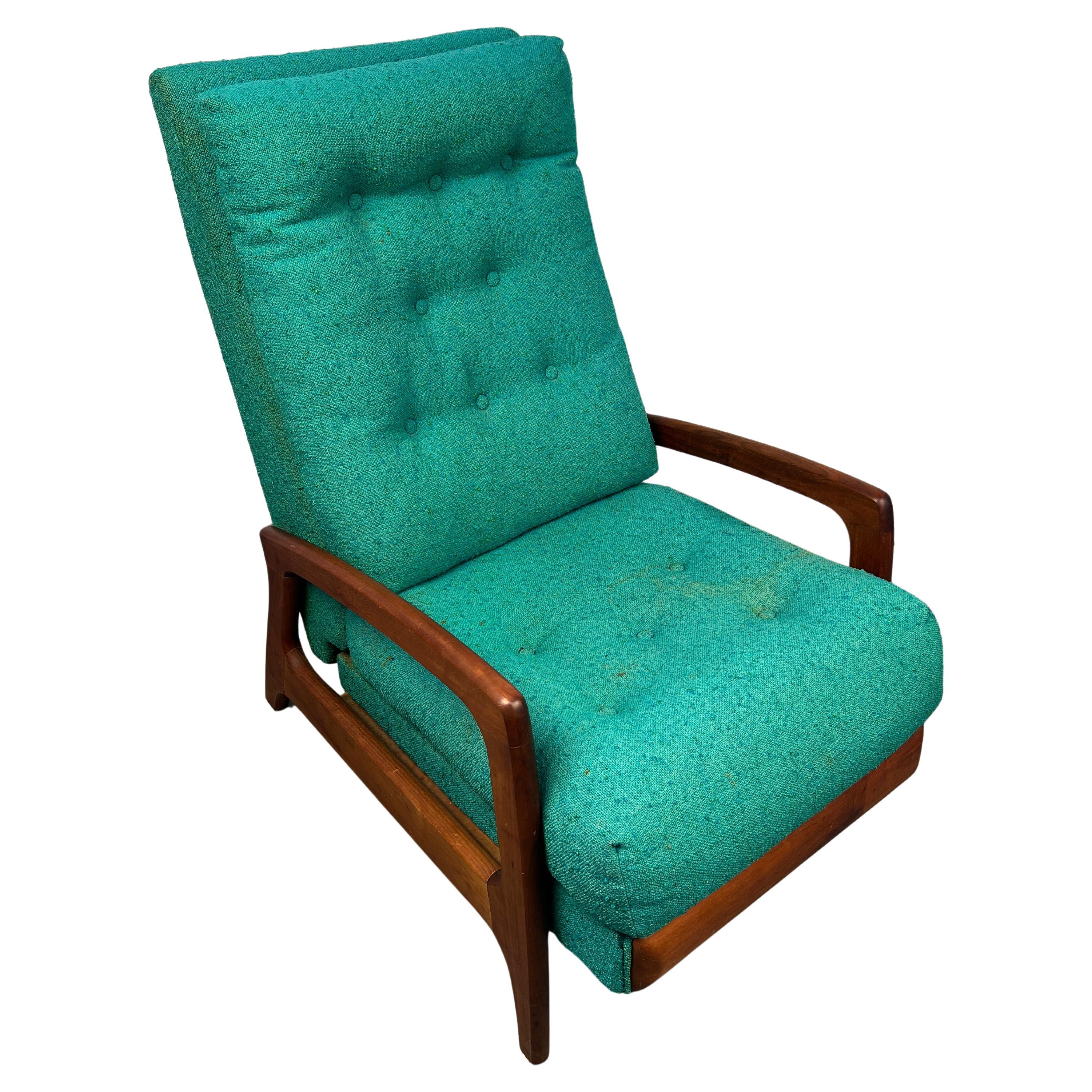 Adrian Pearsall Chaise longue à dossier haut en noyer en vente