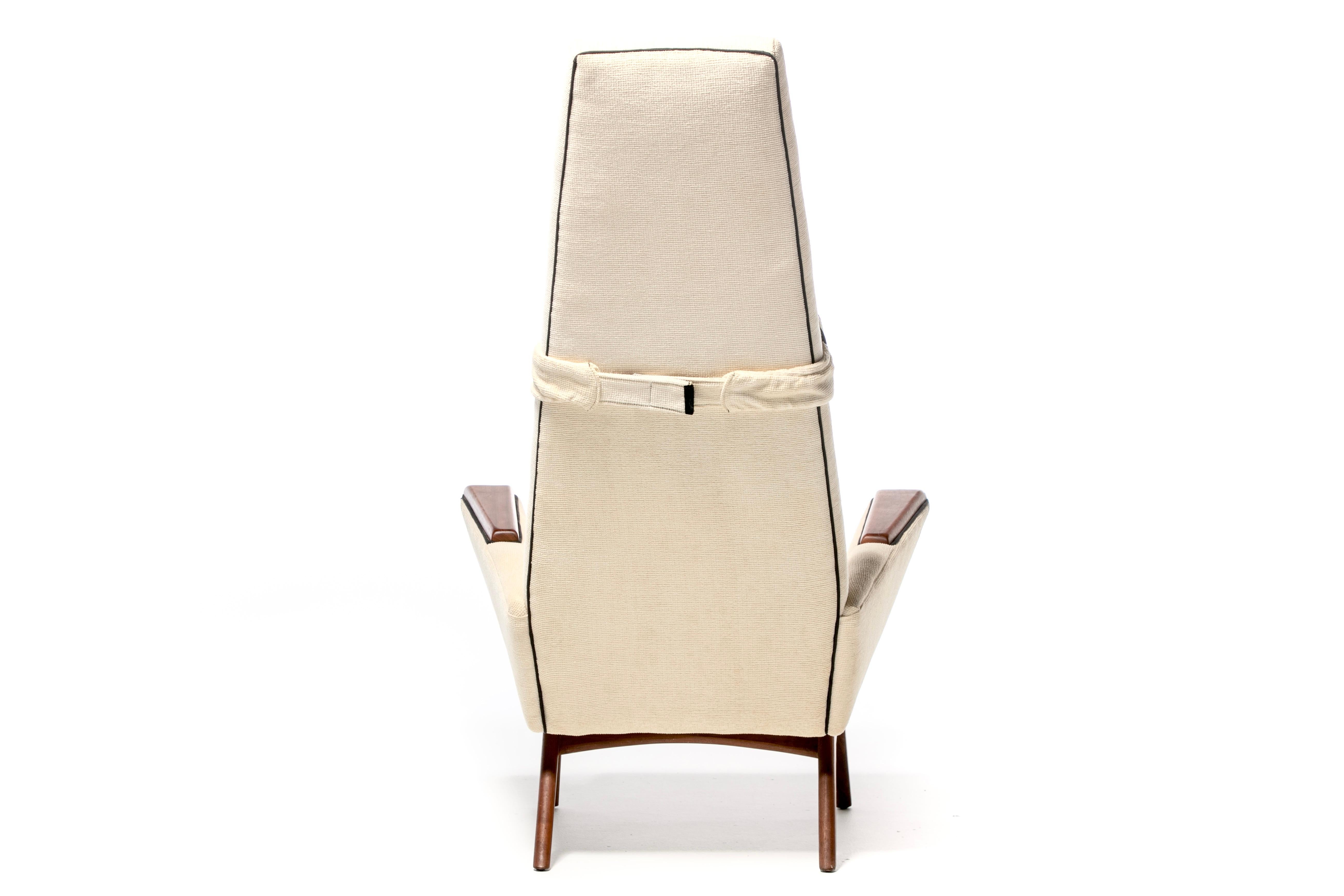 Adrian Pearsall fauteuil à dossier haut ivoire et blanc avec passepoil noir, modèle 1865-C en vente 4