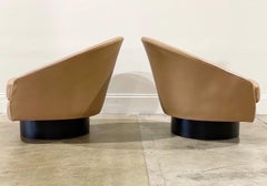 Paire de chaises à bascule pivotantes et basculantes Adrian Pearsall en cuir, Craft Associates