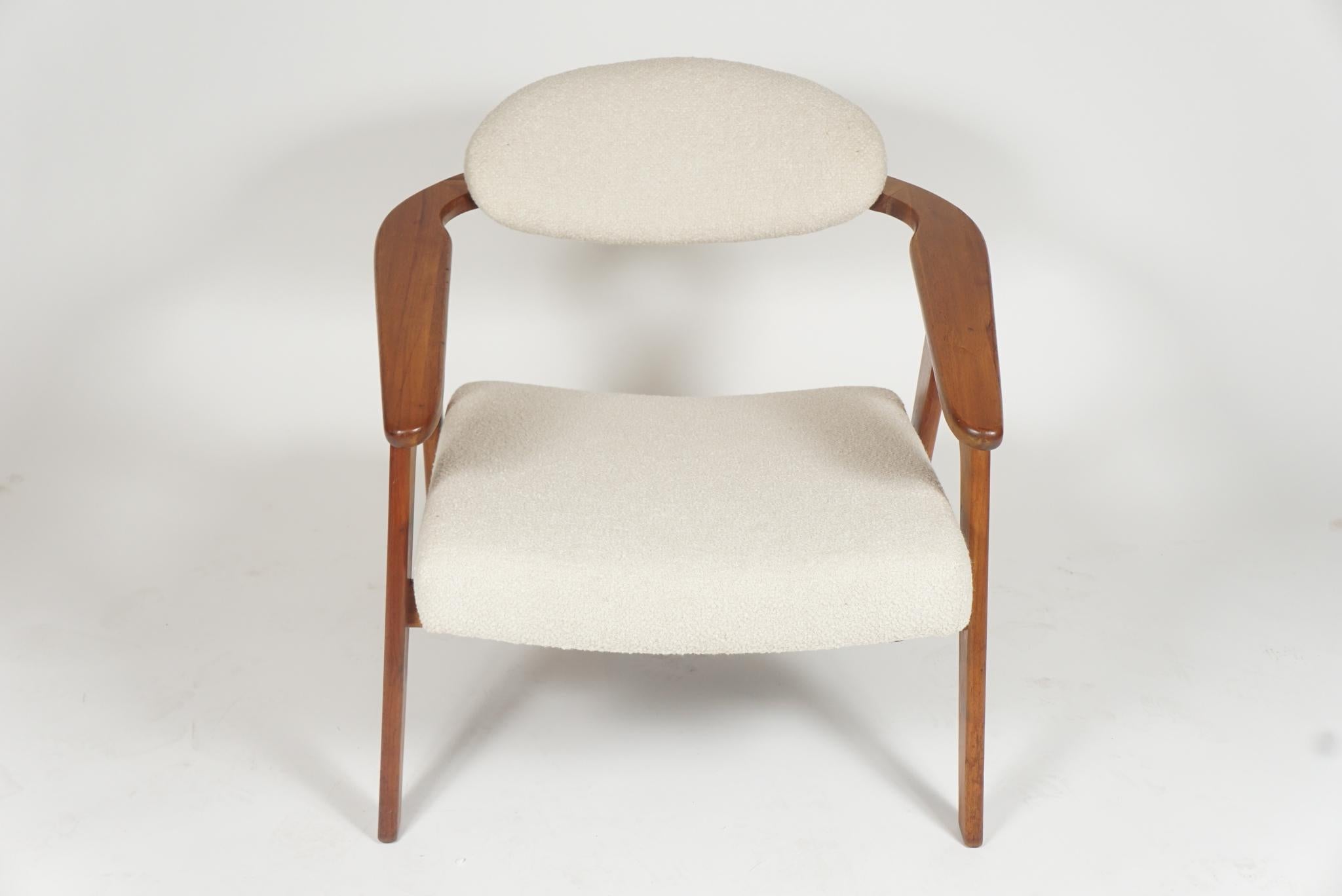 Mid-20th Century Adrian Pearsall Lounge/Captain's Chair for Craft Assoc. model 916-CC in Walnut