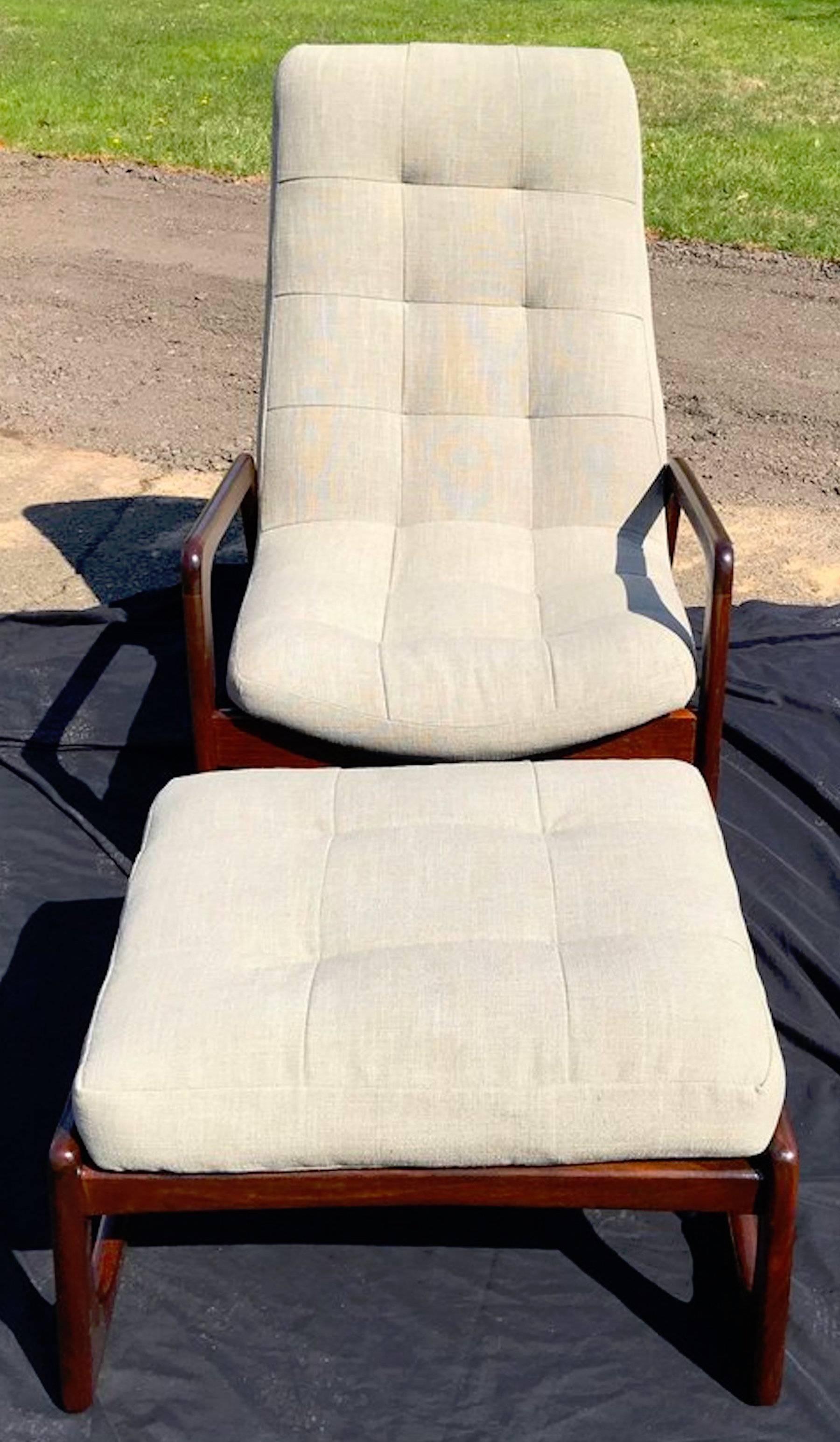 Adrian Pearsall Lounge Chair and Ottoman for Craft Associates, Restored In Excellent Condition In Oaks, PA