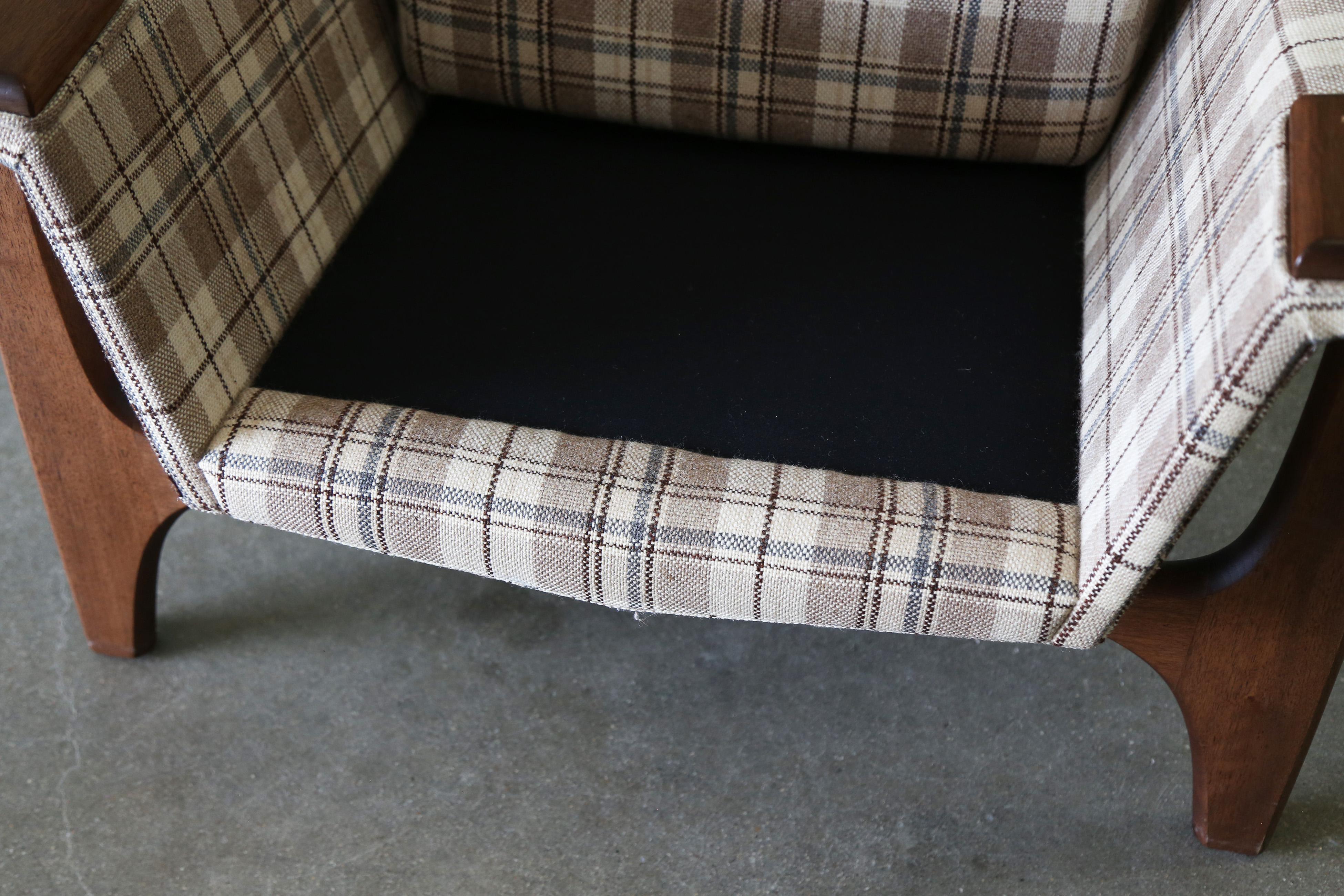 Adrian Pearsall Lounge Chair for Craft Associates Walnut Paws Mid Century Style For Sale 4