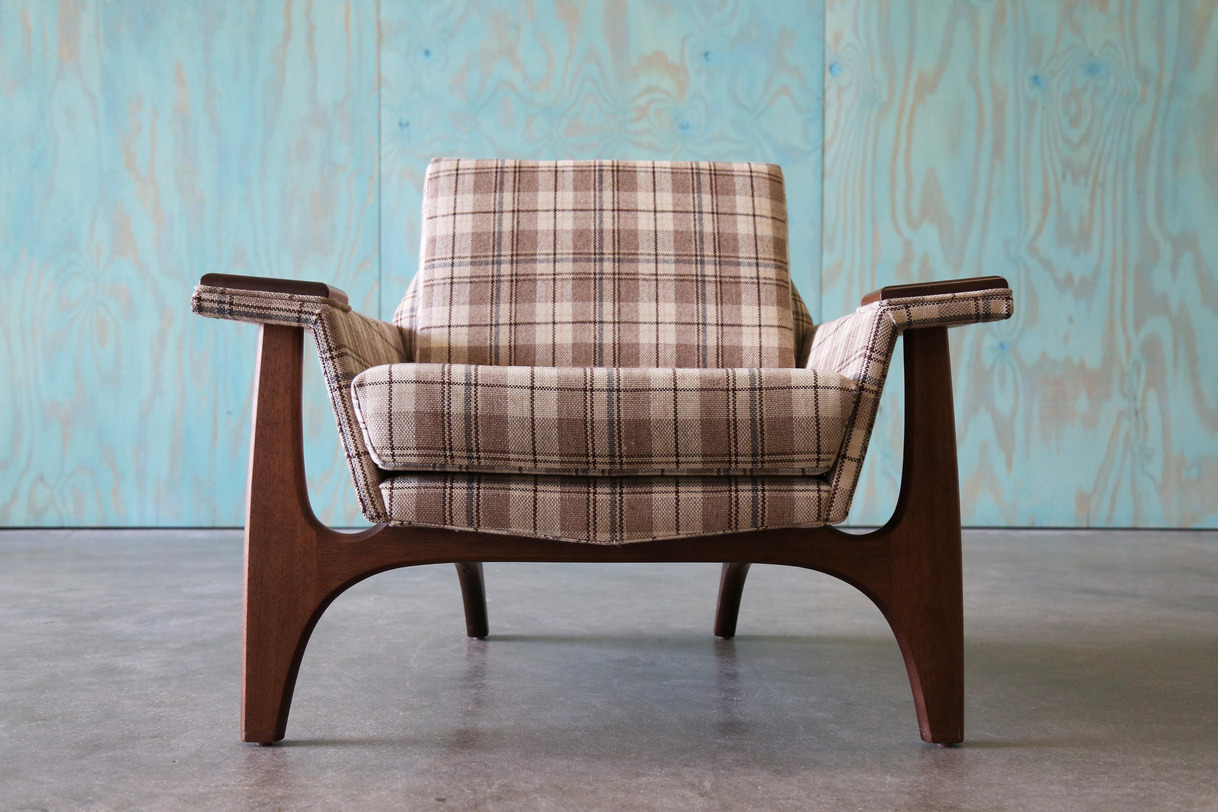 Mid-20th Century Adrian Pearsall Lounge Chair for Craft Associates Walnut Paws Mid Century Style For Sale