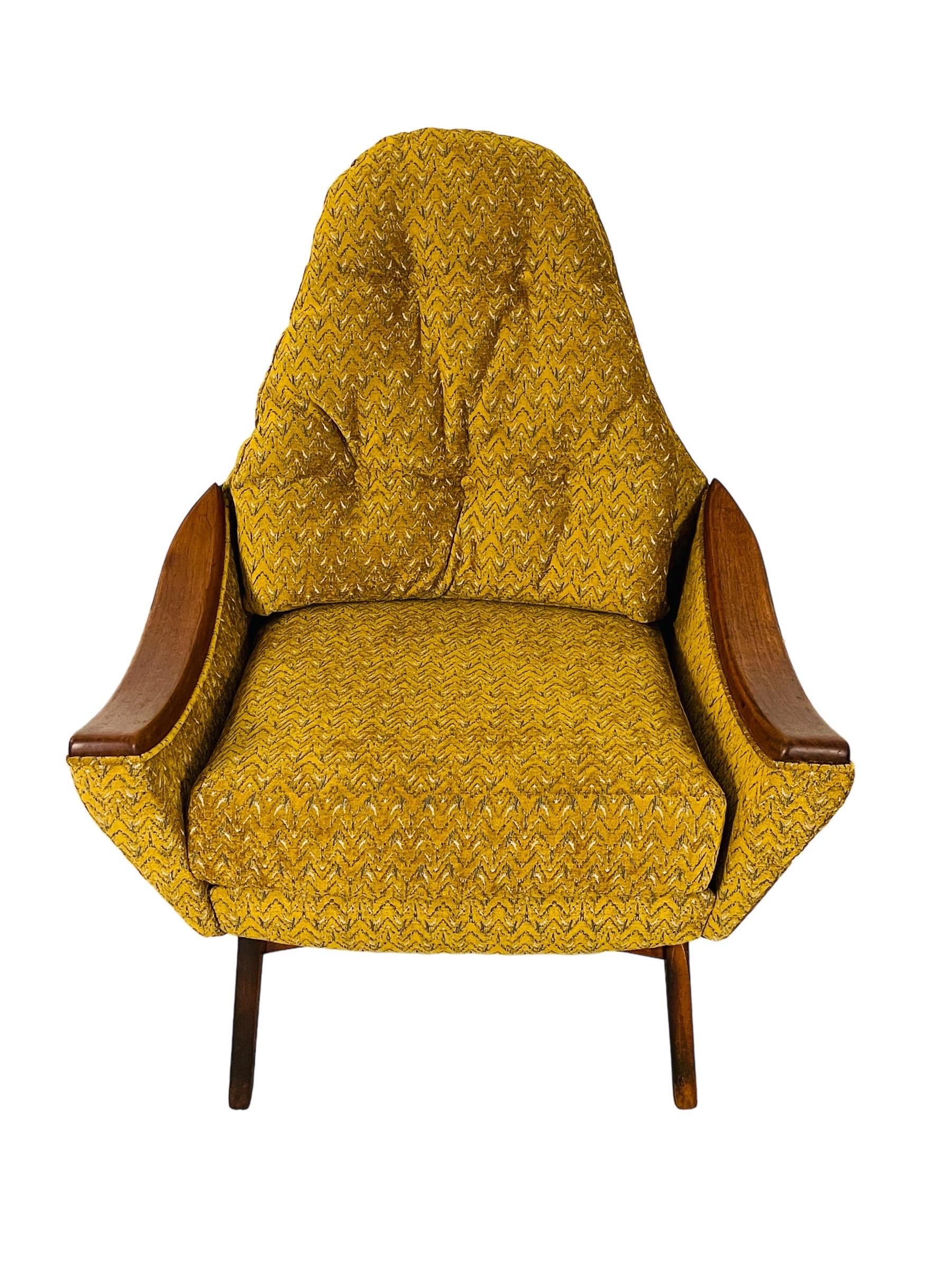 Entdecken Sie die Verschmelzung von klassischem Design und modernem Komfort mit unserem Adrian Pearsall Lounge Chair für Craft Associates. Dieses ikonische Stück, das jetzt neu gepolstert wurde, ist ein Zeugnis von Pearsalls Designethos - organische
