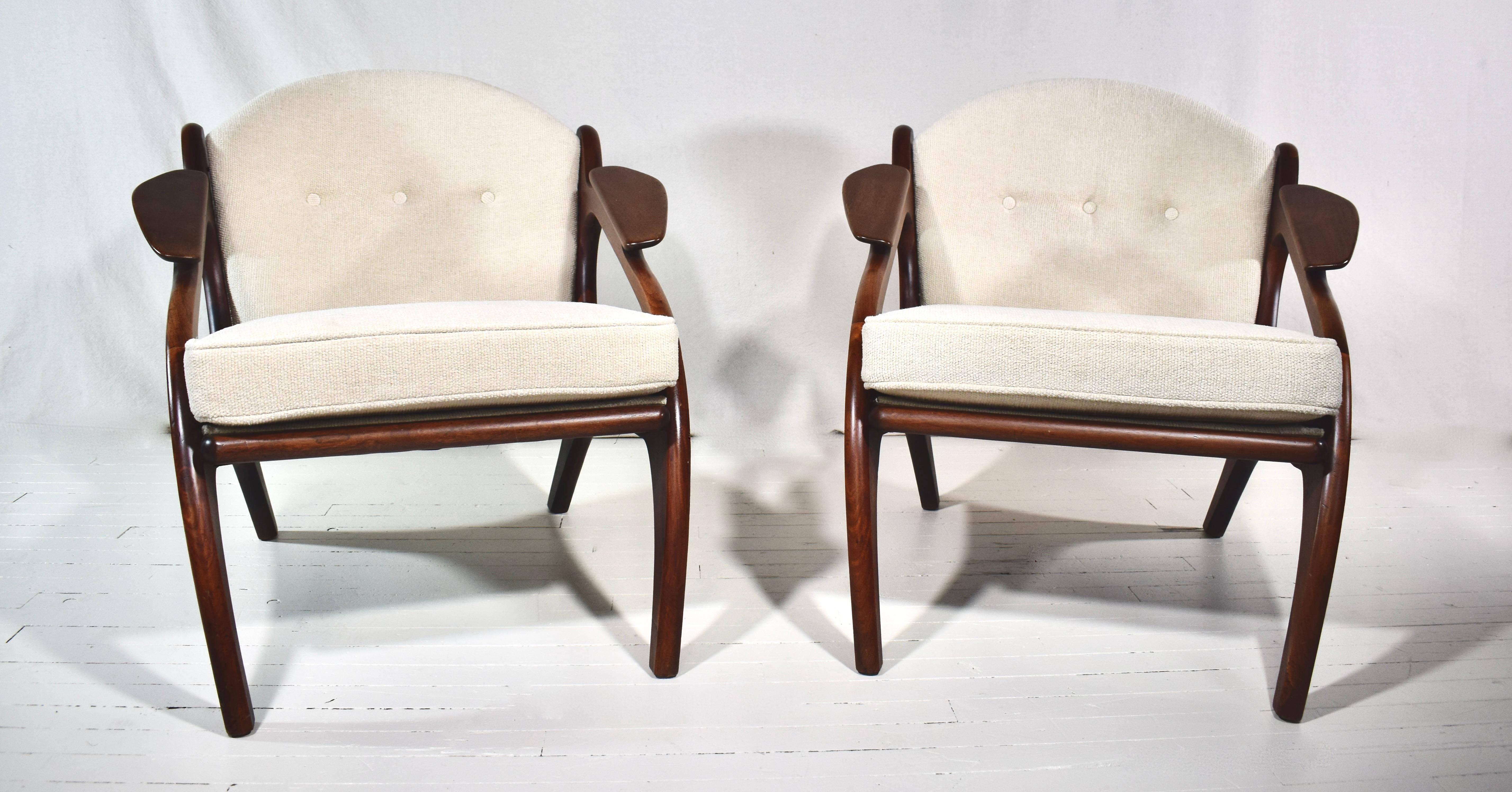 Sculptural Mid-Century Modern lounge chairs Model 2249-C designed by Adrian Pearsall for Craft Associates in the United States, circa 1960s. This elegant and ergonomic lounge chair features a solid walnut angled base and sculpted wood padded arms
