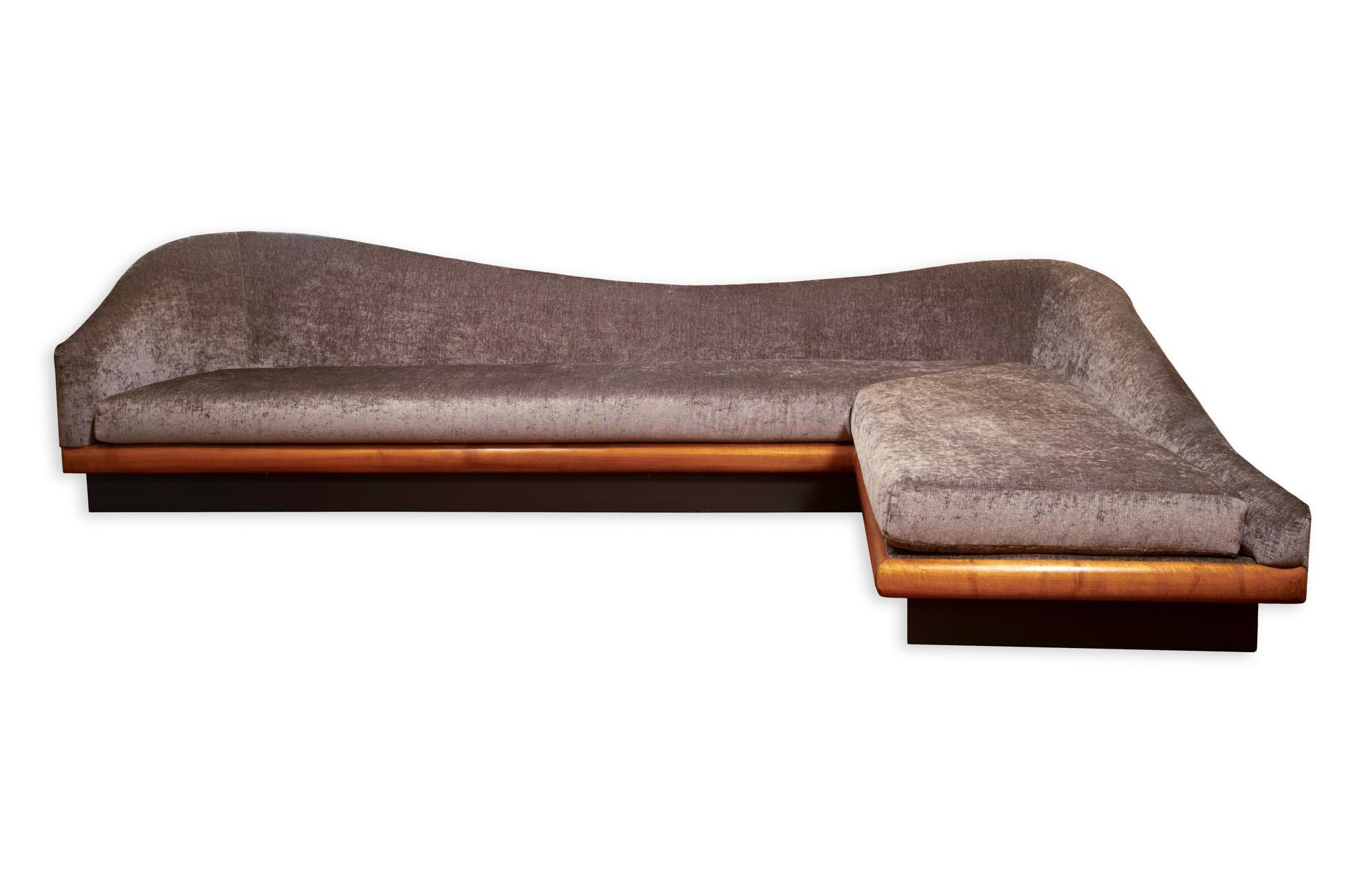 Adrian Pearsall Wolken-Sofa aus der Mitte des Jahrhunderts

Sofa misst: 124 breit x 72 tief x 31,5 Zoll hoch

Alle Möbelstücke sind in einem so genannten restaurierten Vintage-Zustand zu haben. Das bedeutet, dass das Stück beim Kauf restauriert