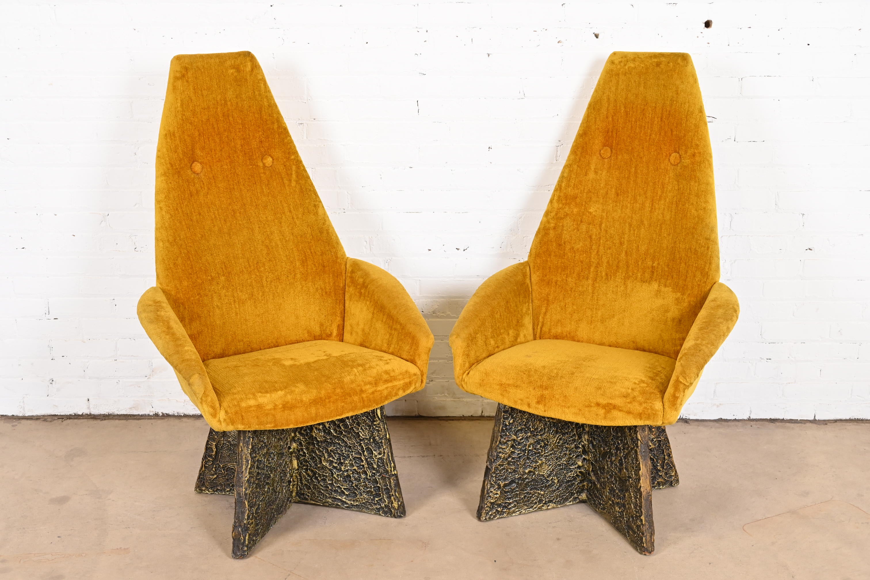 A rare and outstanding pair of Mid-Century Modern Brutalist high back lounge chairs or armchairs

By Adrian Pearsall

USA, 1960s

Textured bronze-gilded resin bases, with original gold crushed velvet upholstery.

Measures 29