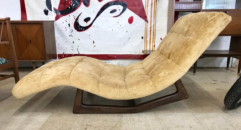 Iconic midcentury Classic rocking chaise lounge by Adrian Pearsall for Craft Associates.
Tufted upholstered fabric is original and would need to be reupholstered. This was the second
upholstery put on piece. During procedure the craft associates tag