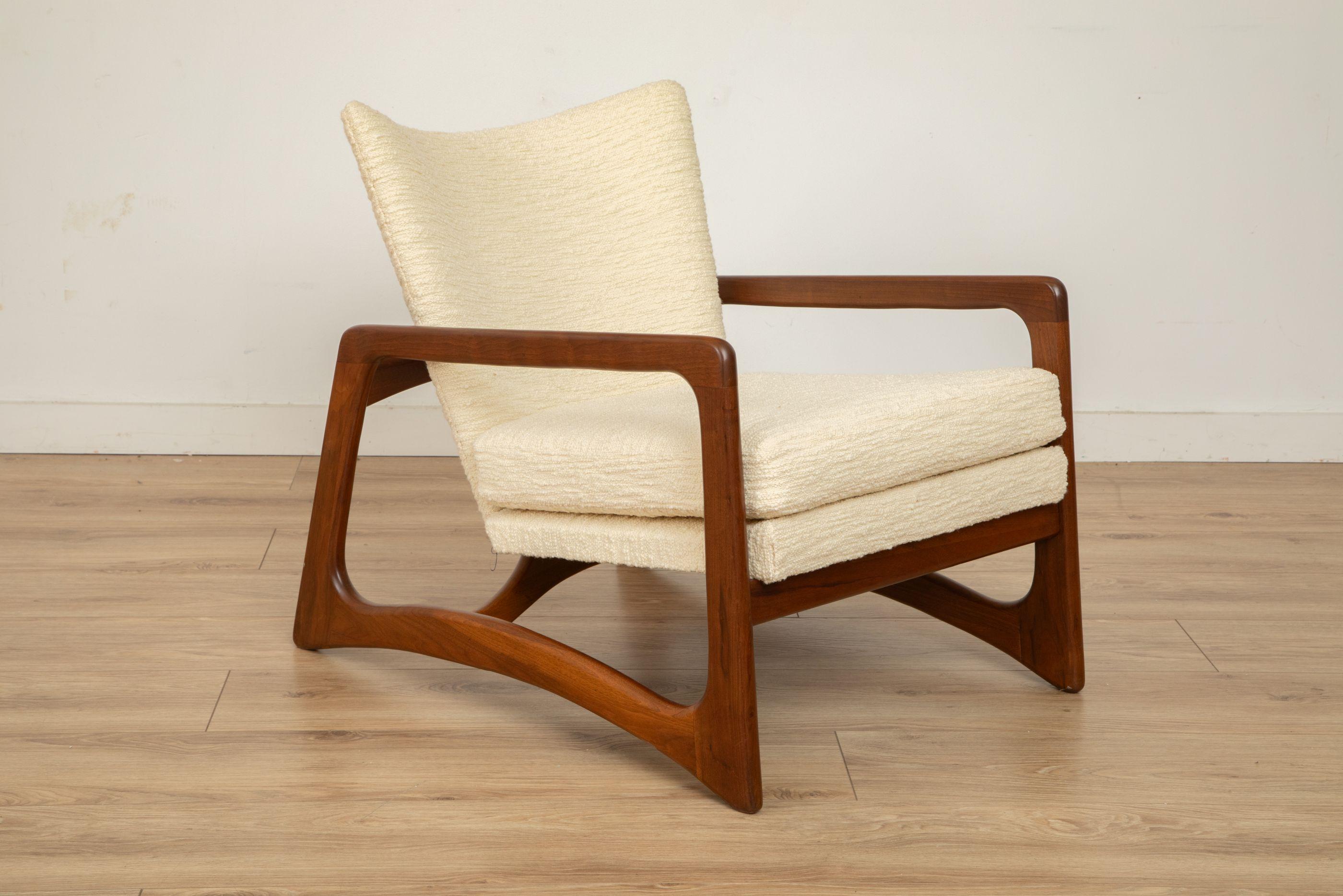 Sillón escultural Adrian Pearsall de chenilla apergaminada, Estados Unidos, alrededor de 1960

Este sillón escultural es un ejemplo sorprendente del enfoque visionario del diseño de mediados de siglo de Adrian Pearsall, y encarna la armonía perfecta