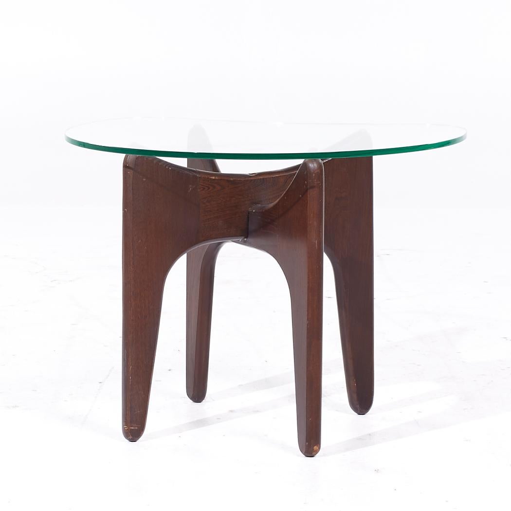 Adrian Pearsall Mid Century Beistelltische aus Nussbaum und Glas - Paar (Ende des 20. Jahrhunderts) im Angebot