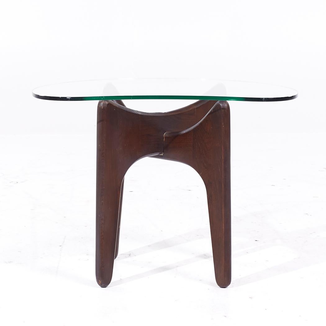 Adrian Pearsall Mid Century Beistelltische aus Nussbaum und Glas - Paar im Angebot 2