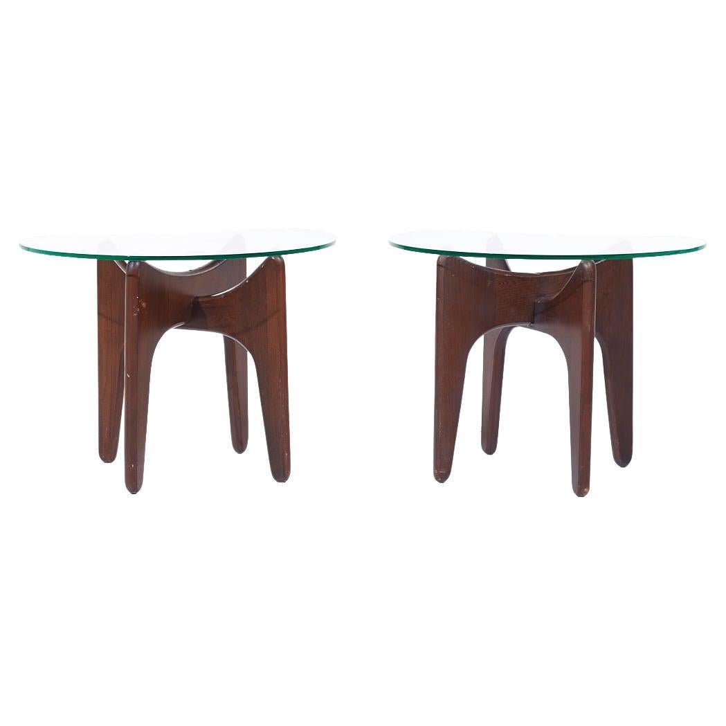 Adrian Pearsall Mid Century Beistelltische aus Nussbaum und Glas - Paar