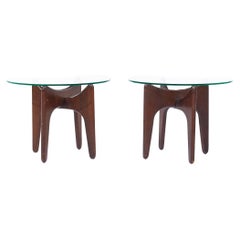 Adrian Pearsall Mid Century Beistelltische aus Nussbaum und Glas - Paar