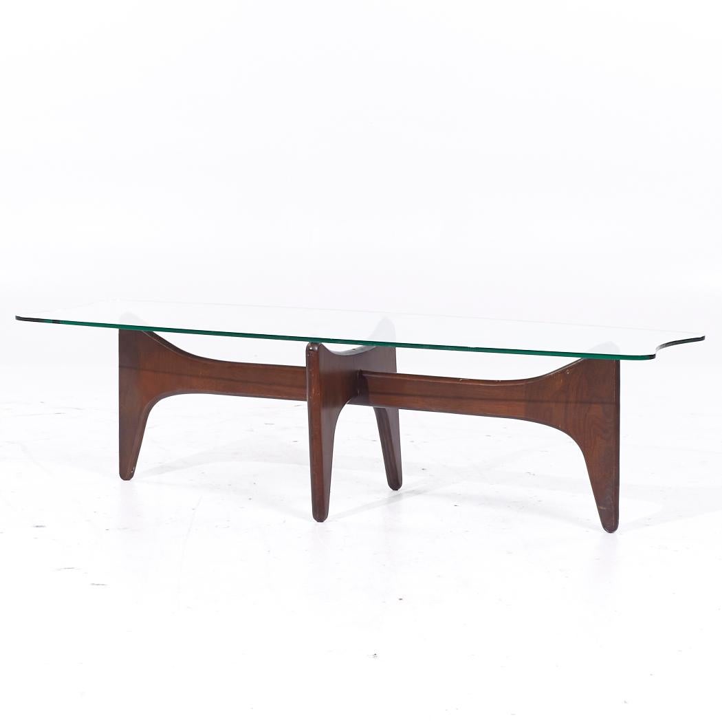 Mid-Century Modern Table basse en noyer et verre Stingray du milieu du siècle Adrian Pearsall en vente