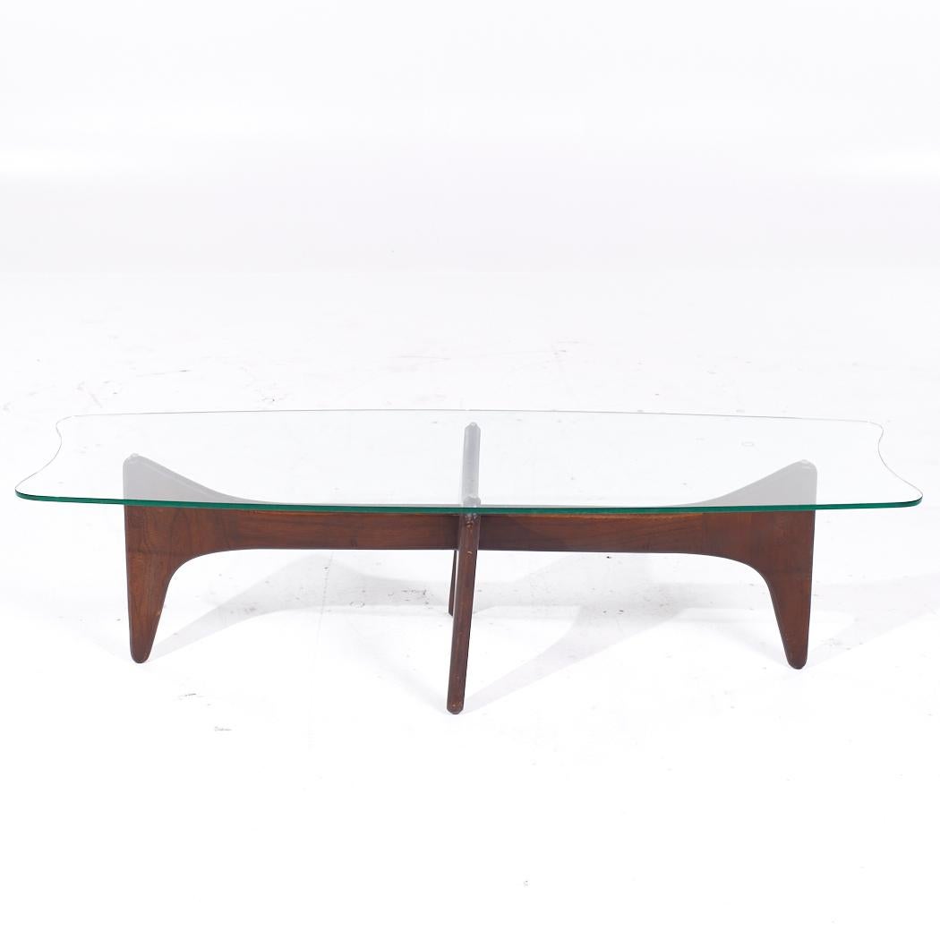 Table basse en noyer et verre Stingray du milieu du siècle Adrian Pearsall Bon état - En vente à Countryside, IL