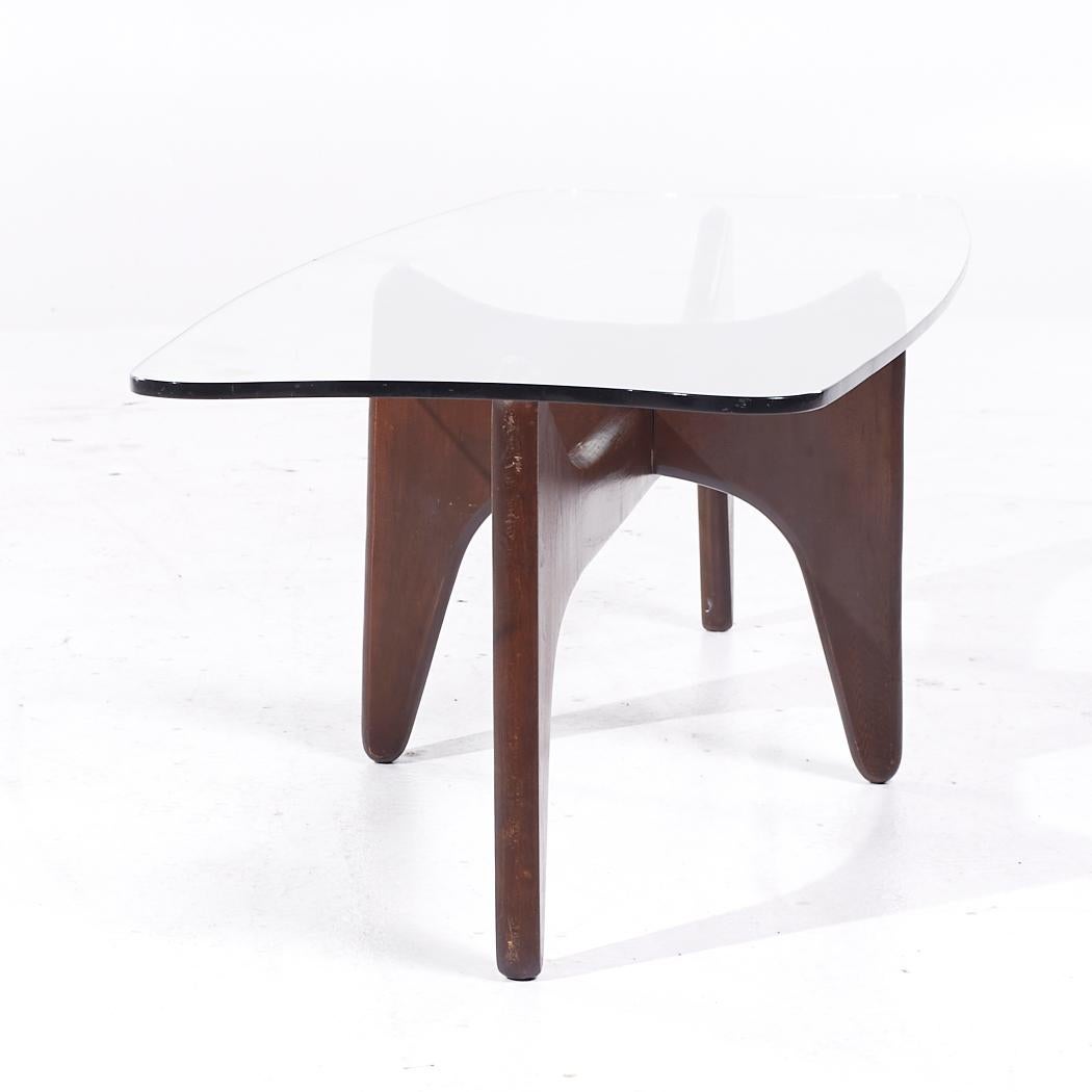 Table basse en noyer et verre Stingray du milieu du siècle Adrian Pearsall en vente 1