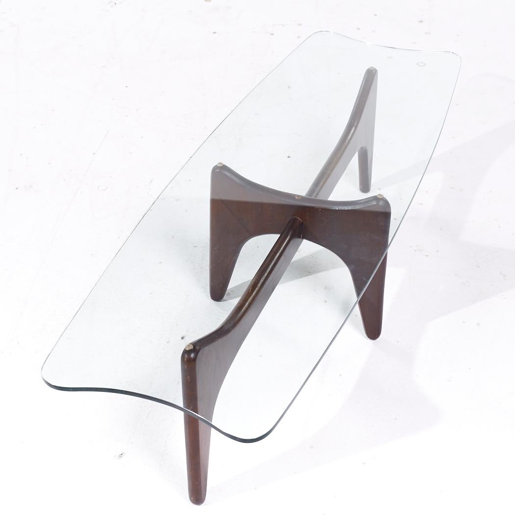 Table basse en noyer et verre Stingray du milieu du siècle Adrian Pearsall en vente 2