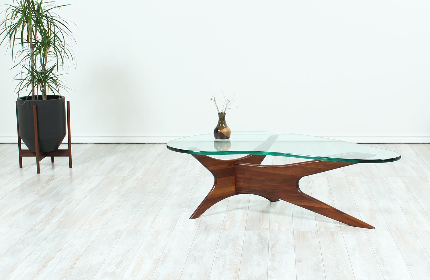 Model 1465-T coffee table designed by Adrian Pearsall for Craft Associates in the United States circa 1960s. This exceptionally crafted coffee table features a sturdy sculpted walnut wood base with arched arms that support the newly-made
