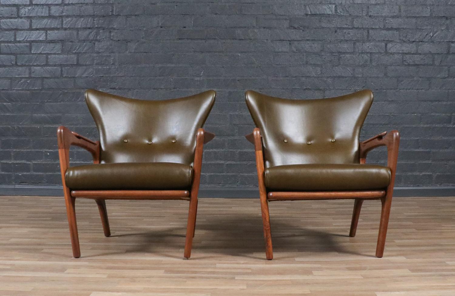 Adrian Pearsall Model 2291-C Leather Wingback Chairs for Craft Associates For Sale 4
