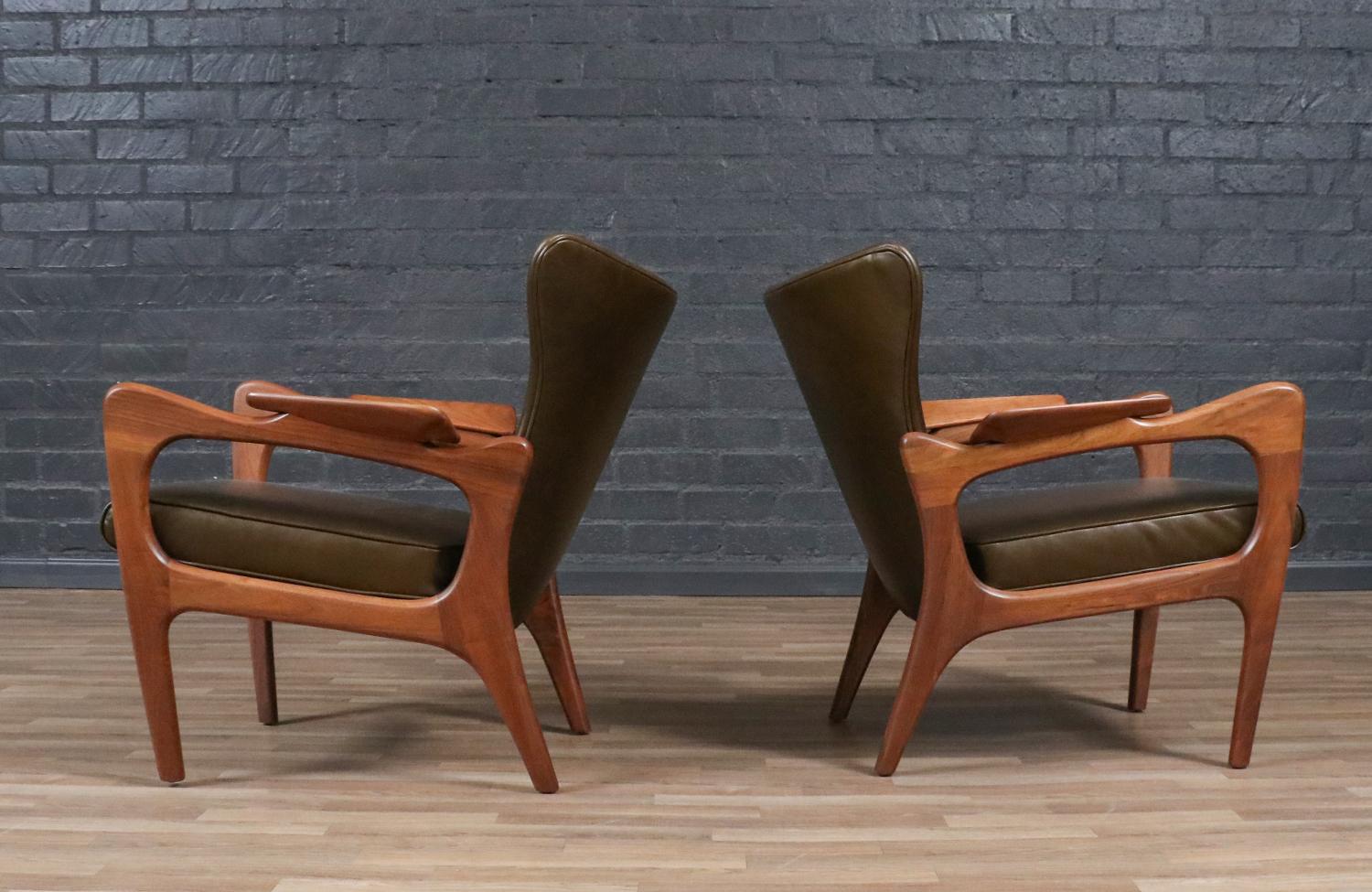 Adrian Pearsall Model 2291-C Leather Wingback Chairs for Craft Associates For Sale 3