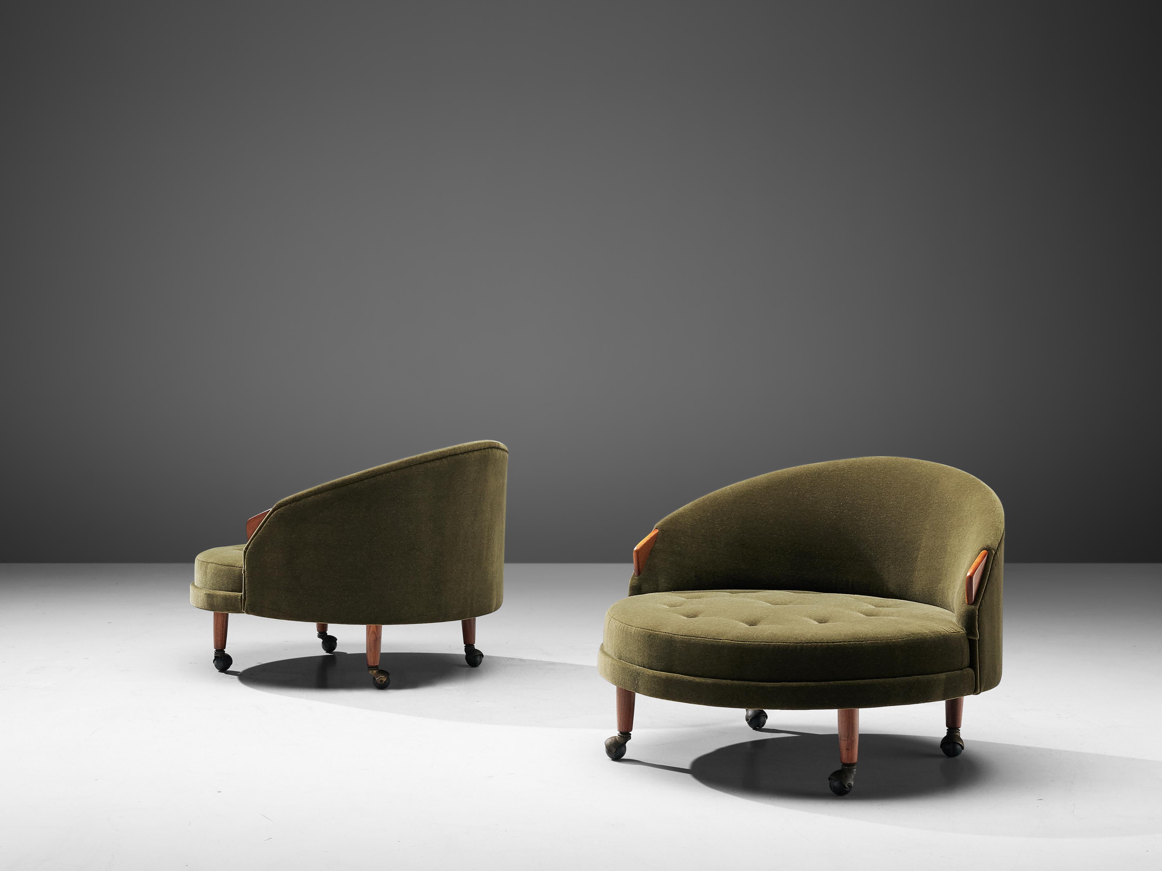 Adrian Pearsall for Craft Associates, pair of 'Havana' lounge chairs, walnut, fabric reupholstery, United States, 1960s

This pair of lounge chairs with small walnut armrests and wheels underneath, is designed by Adrian Pearsall for Craft