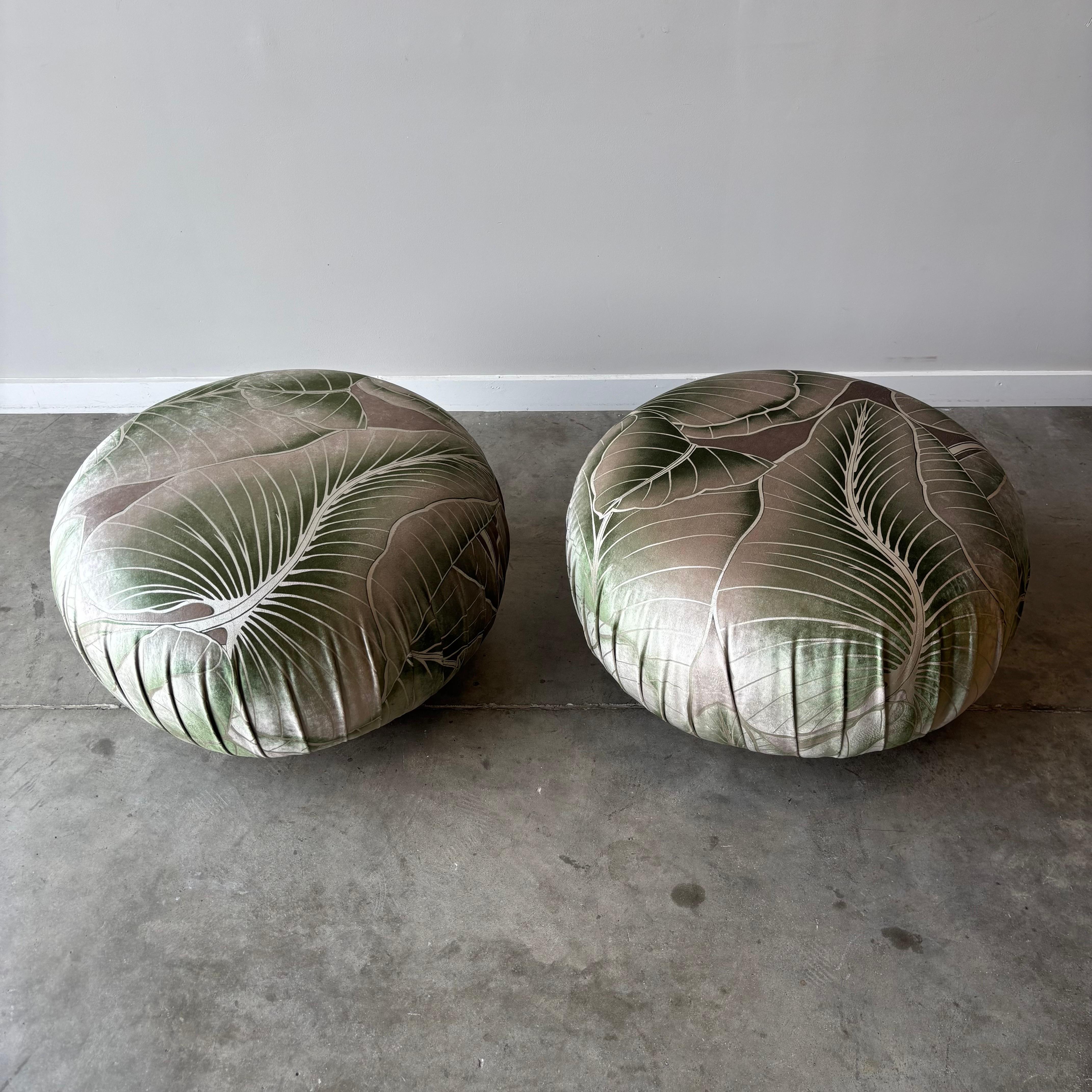 Adrian Pearsall Otomana/Pufs Giratorios de Par, Terciopelo HOLLY HUNT Moderno de mediados de siglo en venta