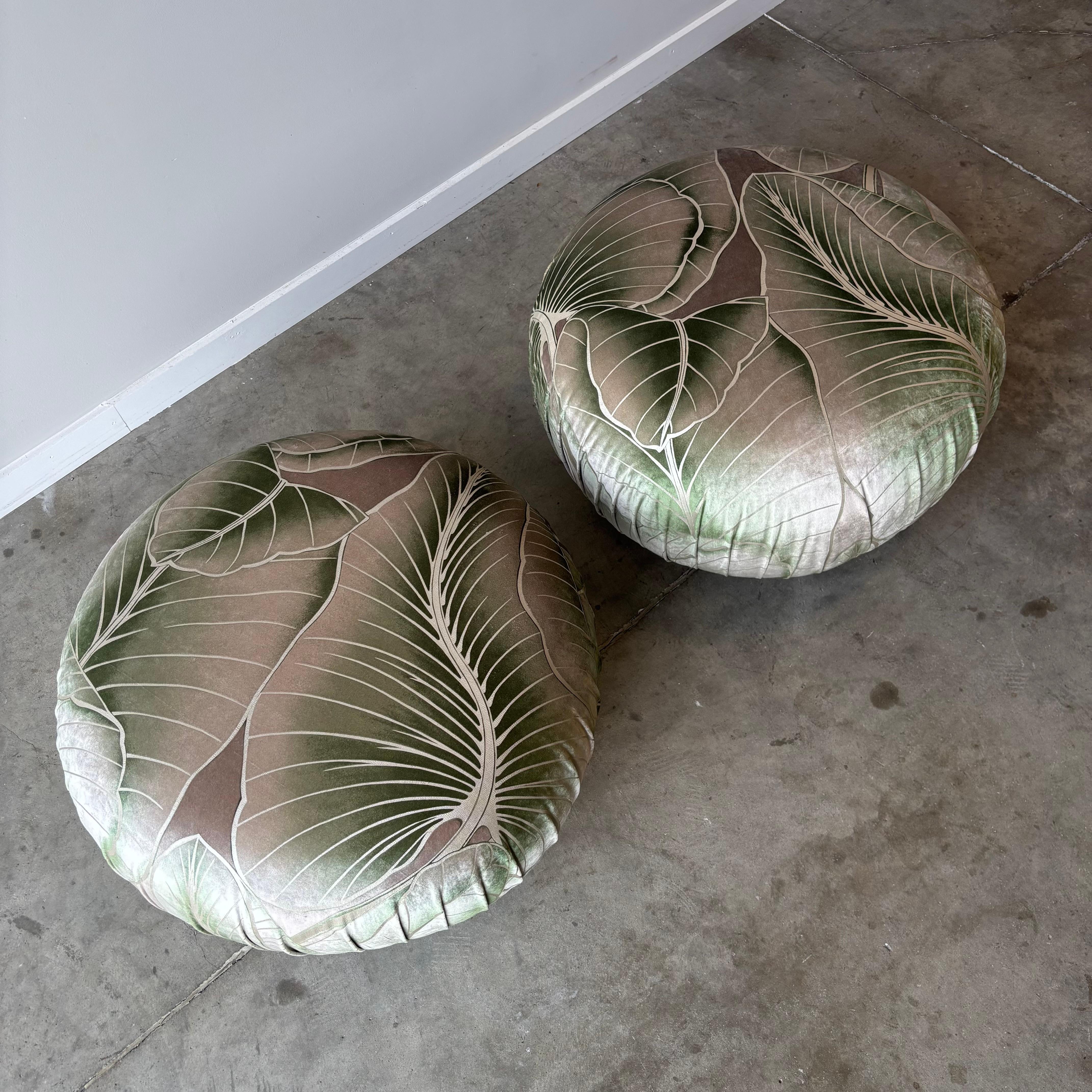 Adrian Pearsall Otomana/Pufs Giratorios de Par, Terciopelo HOLLY HUNT en Bueno estado para la venta en Raleigh, NC