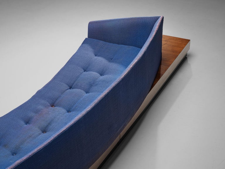 Adrian Pearsall ‘Platform’ Curved Sofa in Blue Fabric and Walnut In Good Condition For Sale In Waalwijk, NL