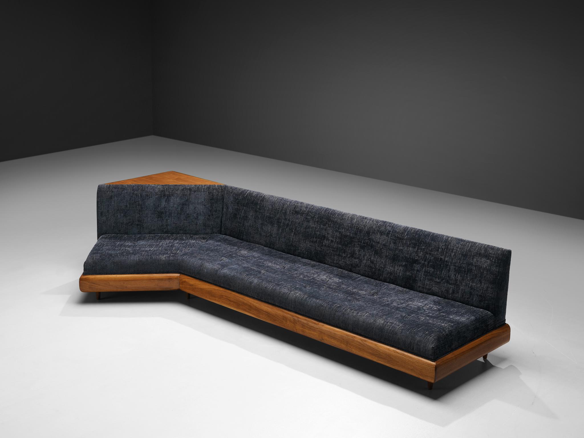 Adrian Pearsall, sofa model '2167S', fabric, walnut, United States, 1960s

This 'boomerang' sofa has a unique shape with sharp and geometrical lines that create an almost monumental look. The walnut compartment on top echoes the general shape of the