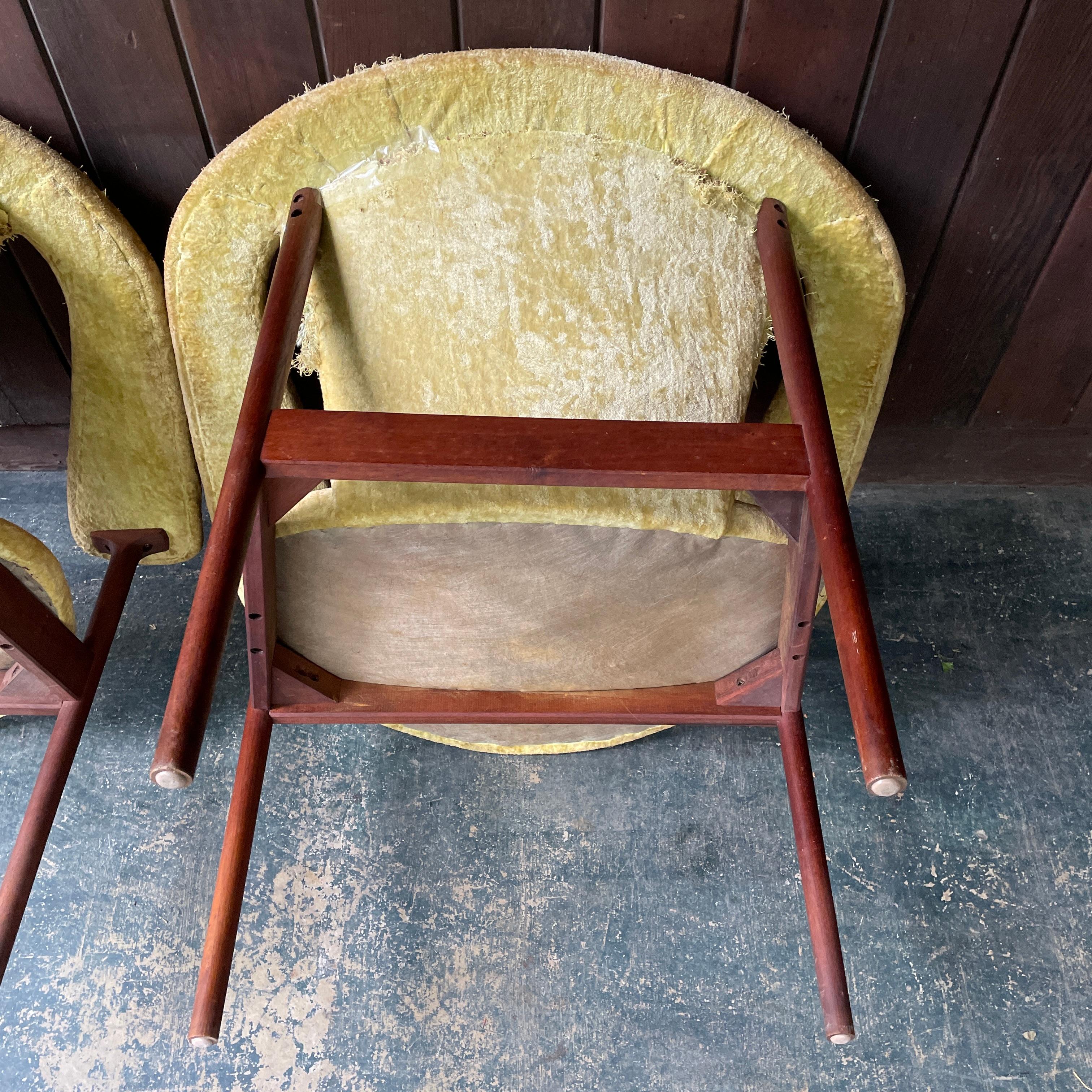 Coppia di poltrone da salotto in noce Adrian Pearsall, non restaurate in vendita 10